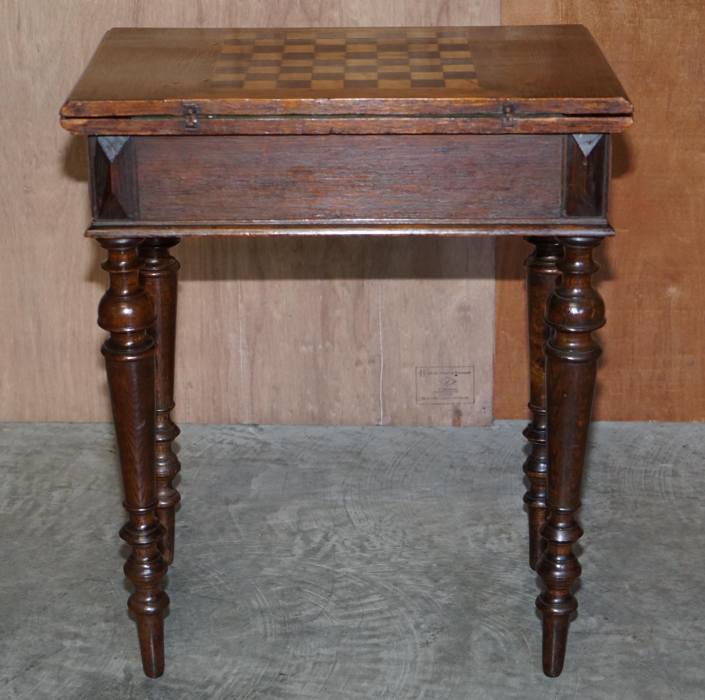 Lovely Antique Victrian circa 1880 Chess Games Table with Fold over Card Baize For Sale 8