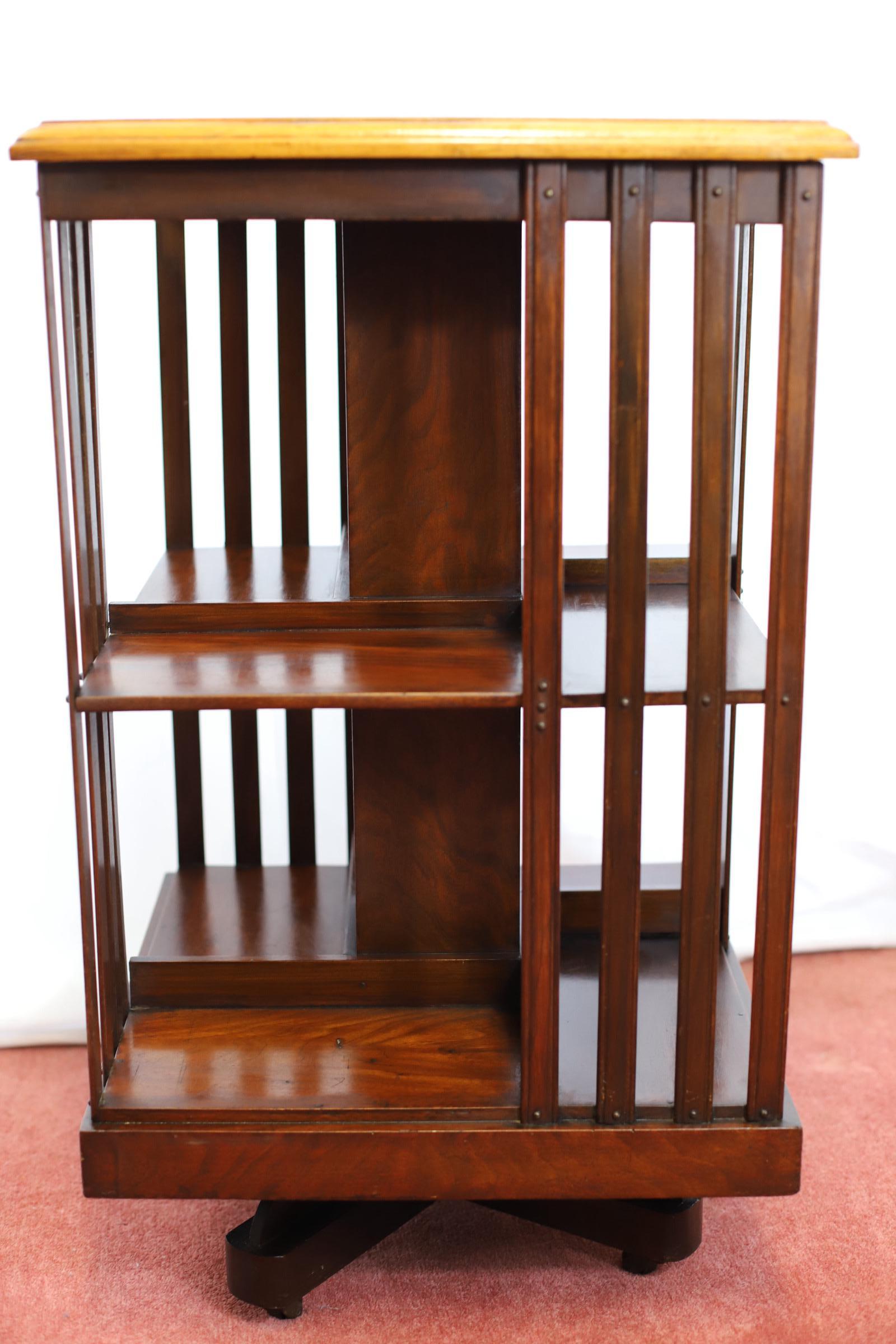 Lovely Antique Walnut  Revolving Bookcase In Good Condition For Sale In Crawley, GB