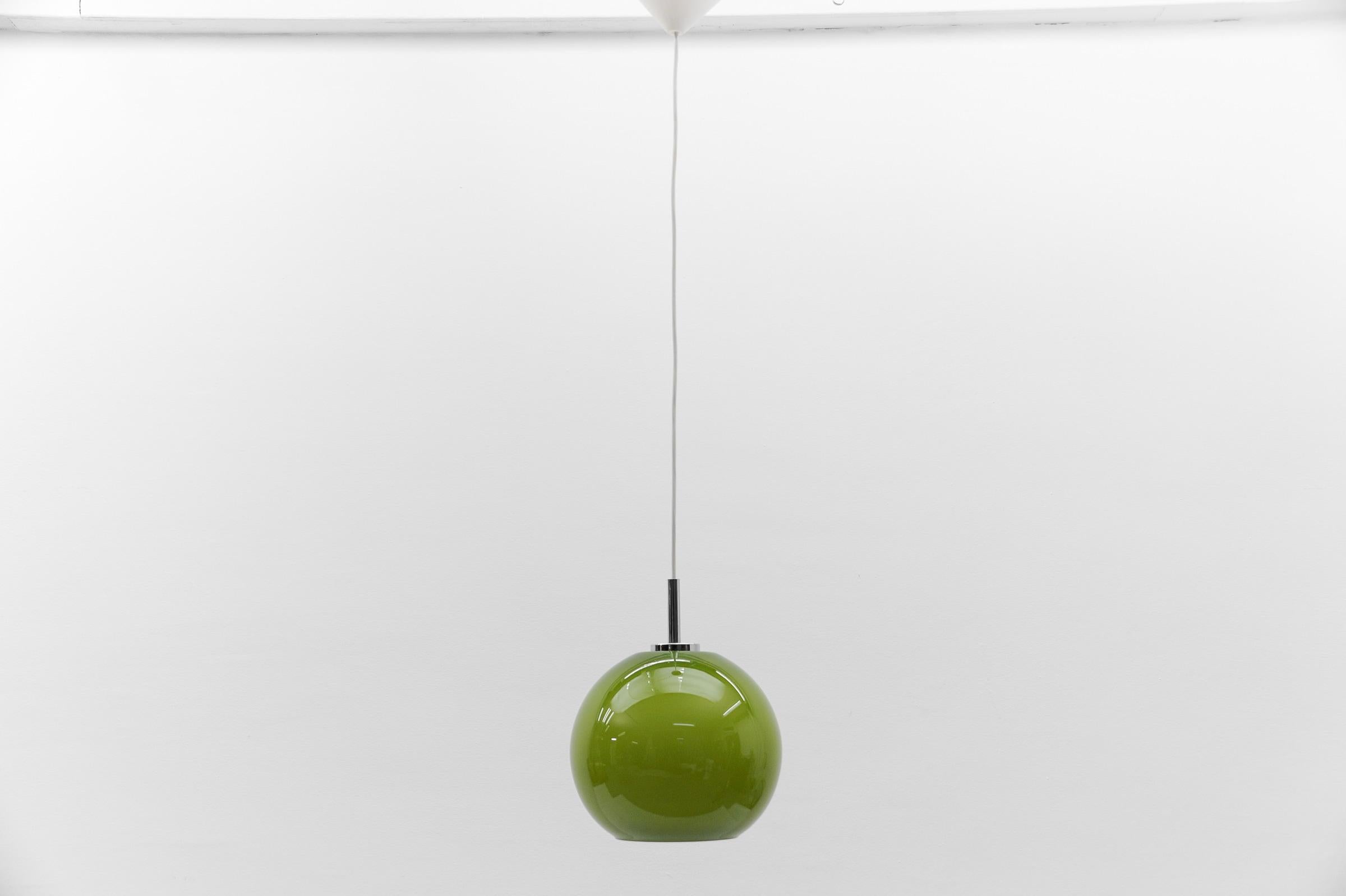 Lovely Apple Green Glass Ceiling Lamp by Peill & Putzler, 1960s

The cable length with lamp is 95cm in total, can be adjusted down to 60cm. 

The lamp need 1x E27 / E26 Edison screw fit bulb, is wired, in working condition and runs both on 110 / 230