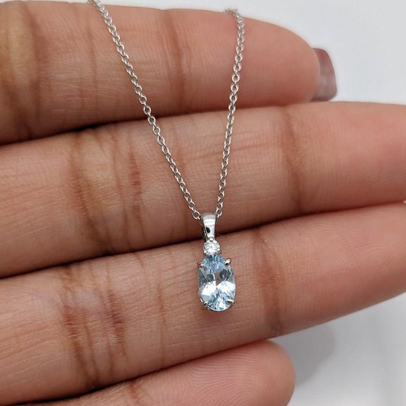 Taille ovale Ravissant pendentif aigue-marine ovale de 6 x 4 mm en or massif 14 carats avec diamants extraits de la terre en vente