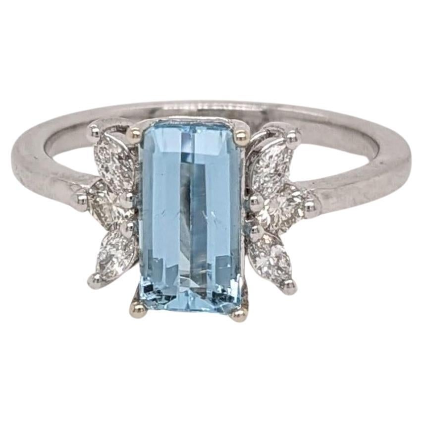 Schöner Aquamarin-Ring aus massivem 14K Weißgold mit einem Halo aus natürlichen Diamanten im Angebot