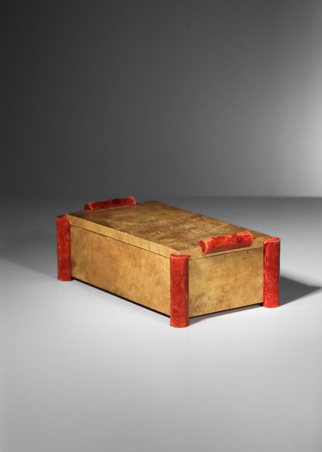 Lovely art deco box in red vellum and leather in the style of Paul Dupré-Lafon For Sale 6