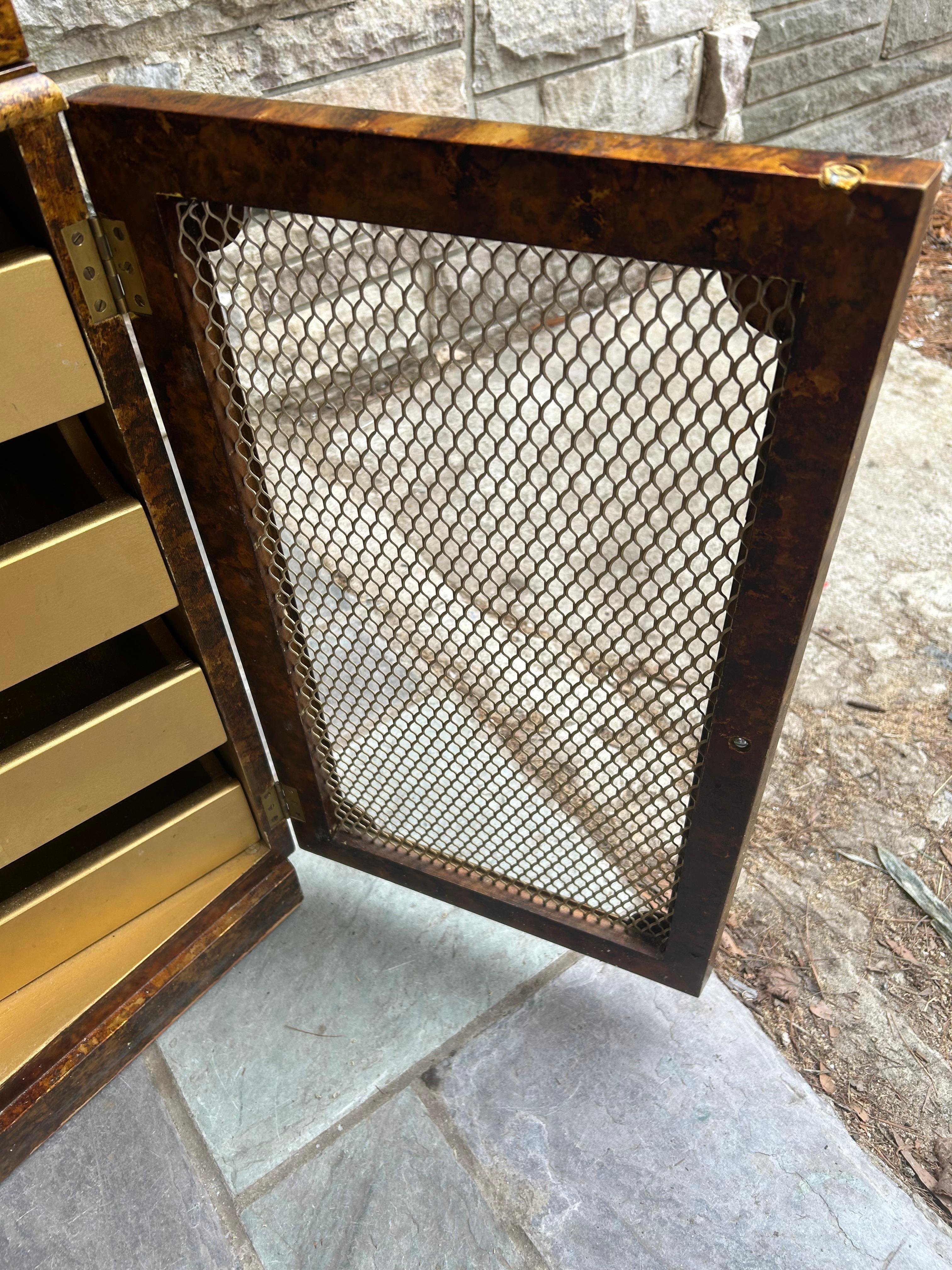 Ravissante table de toilette et tabouret en fausse écaille de tortue art déco laiton mi-siècle en vente 2
