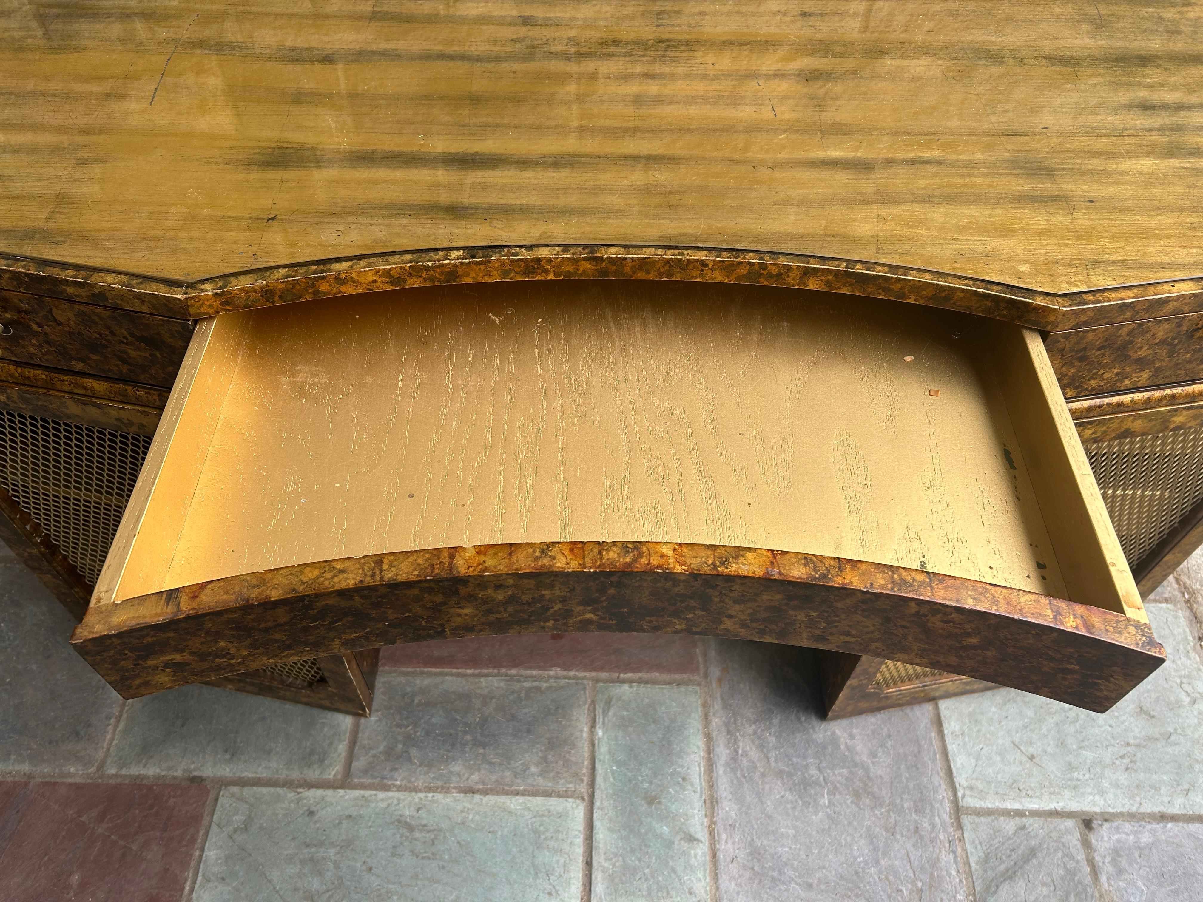 Ravissante table de toilette et tabouret en fausse écaille de tortue art déco laiton mi-siècle en vente 3