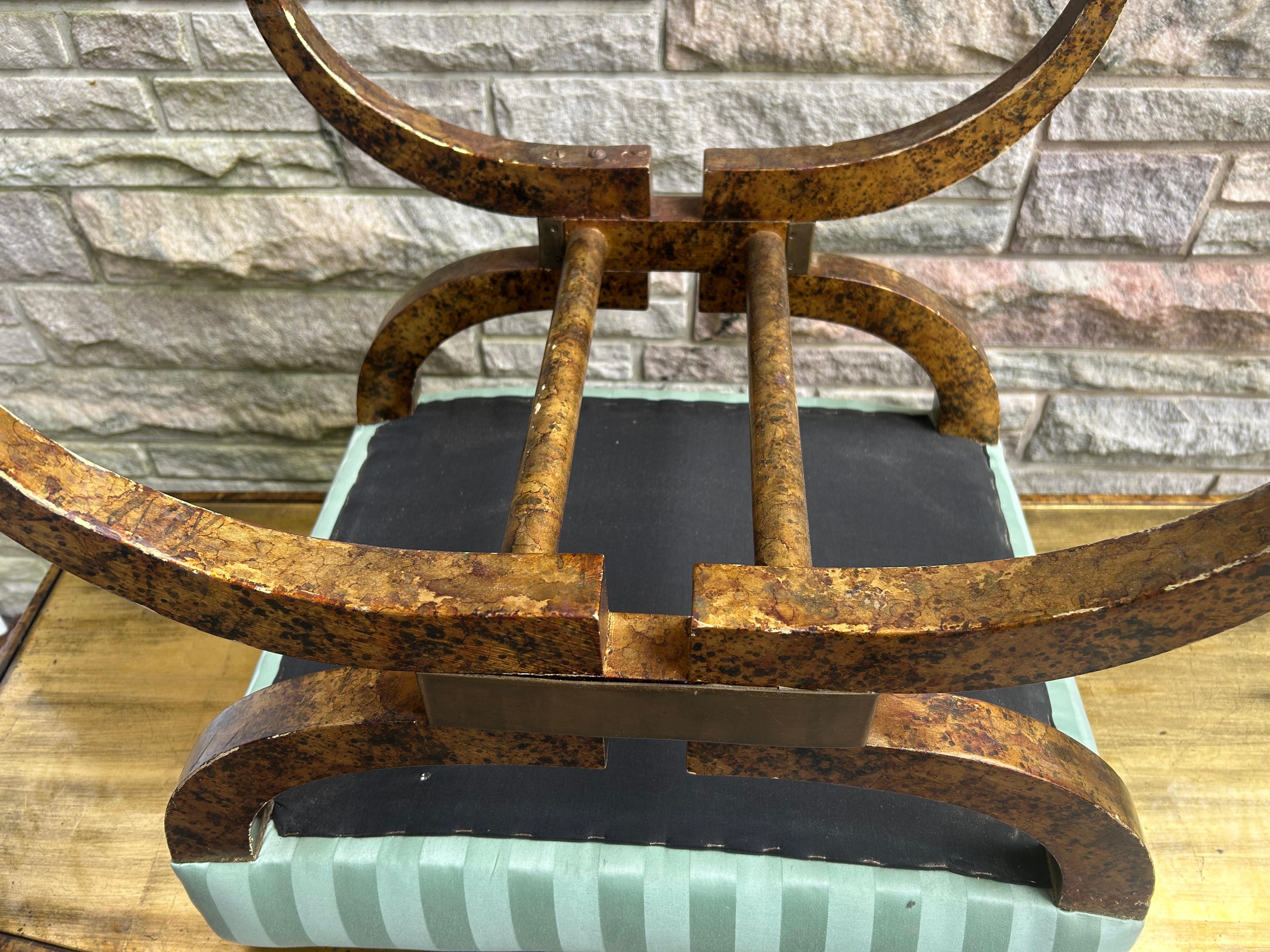 Ravissante table de toilette et tabouret en fausse écaille de tortue art déco laiton mi-siècle en vente 11