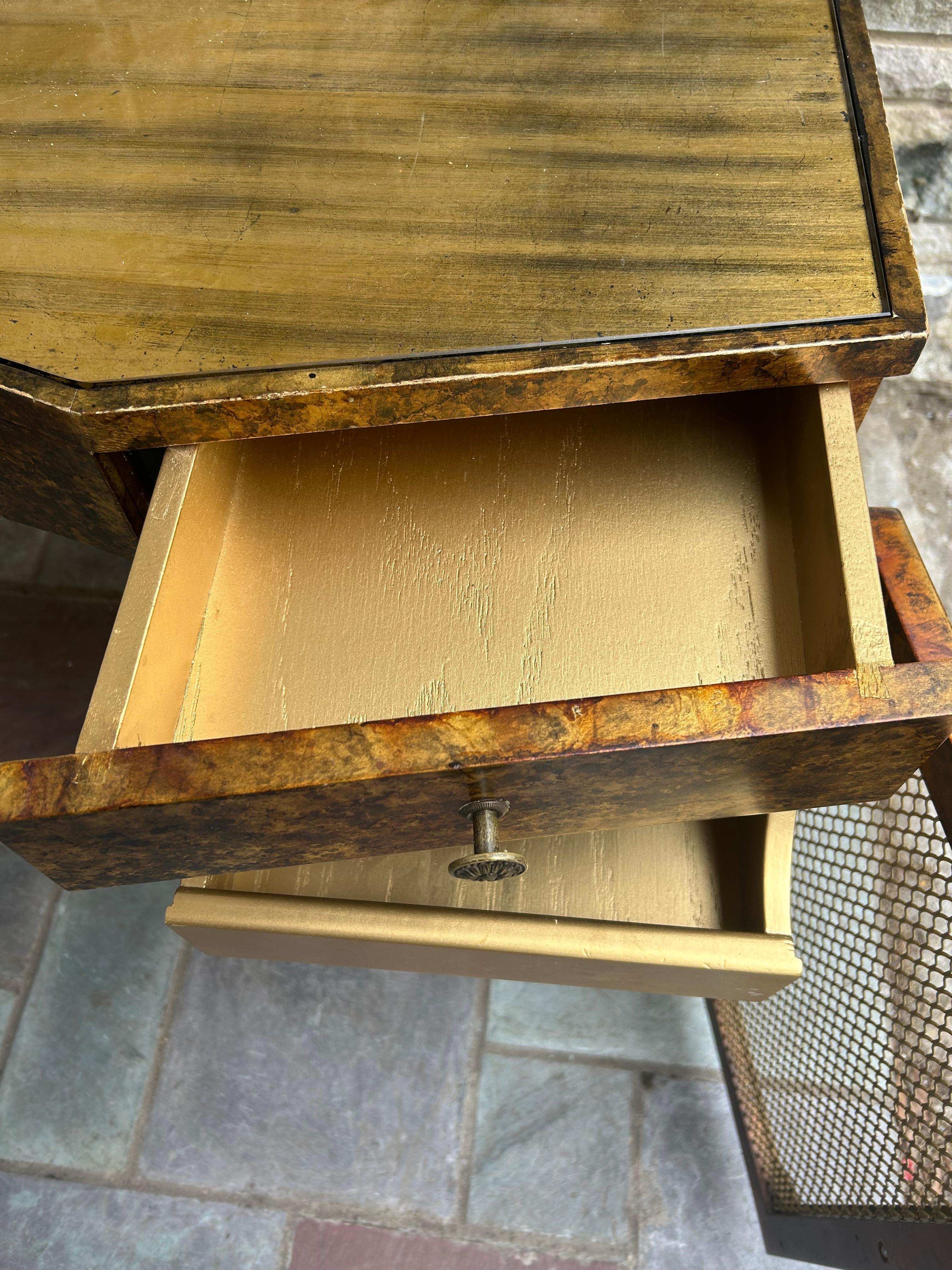 Laiton Ravissante table de toilette et tabouret en fausse écaille de tortue art déco laiton mi-siècle en vente