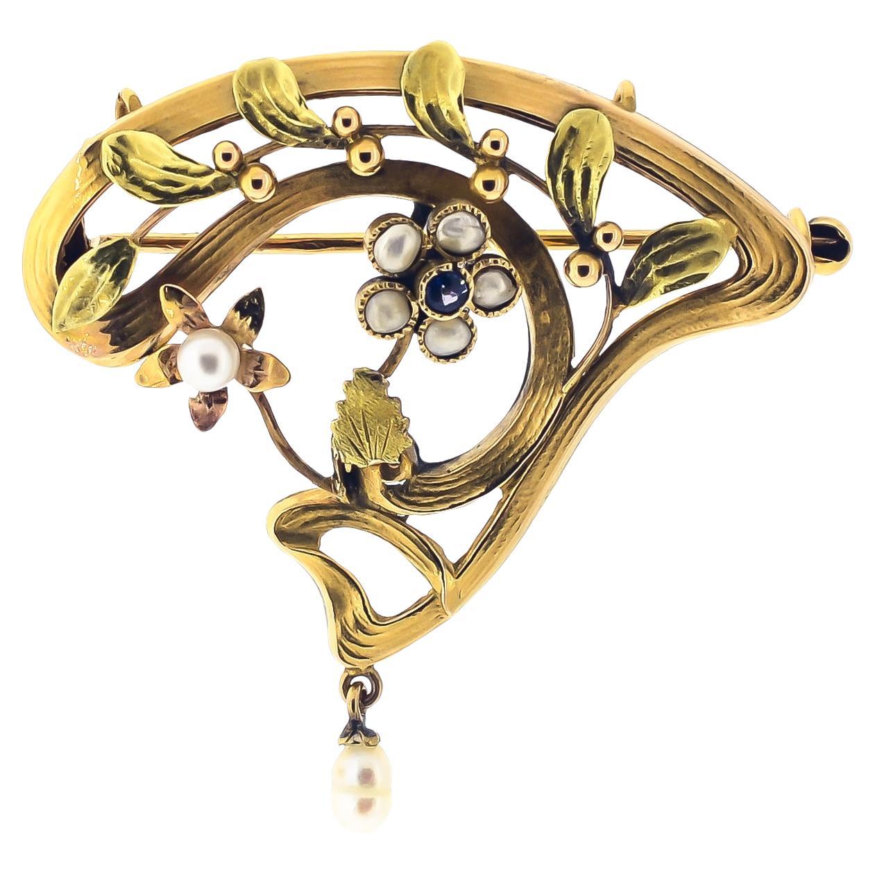 Lovely  Broche française Art Nouveau en or jaune 18 carats, saphirs et perles en vente