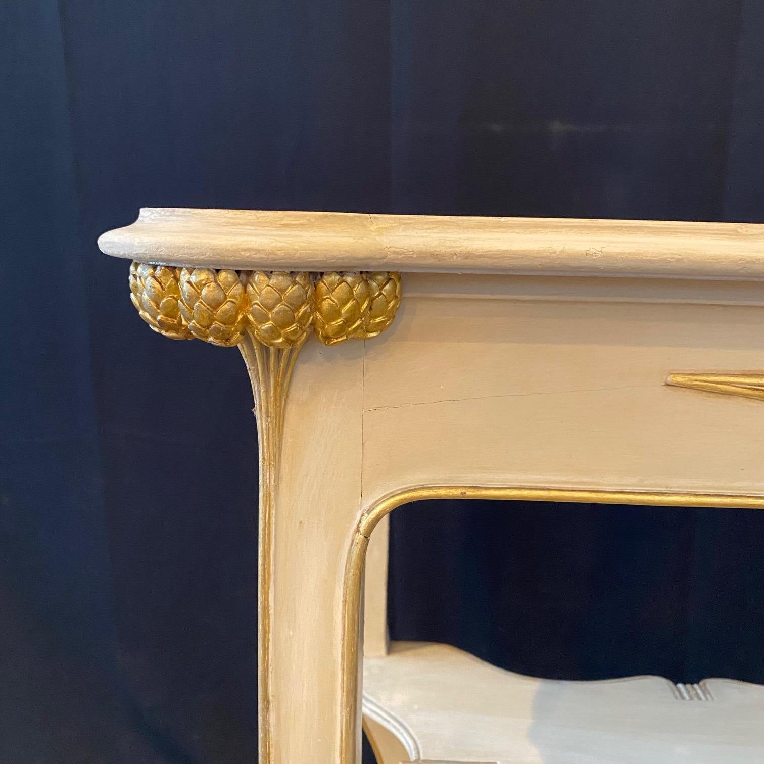 Jolie table d'appoint italienne Art Nouveau Bon état - En vente à Hopewell, NJ