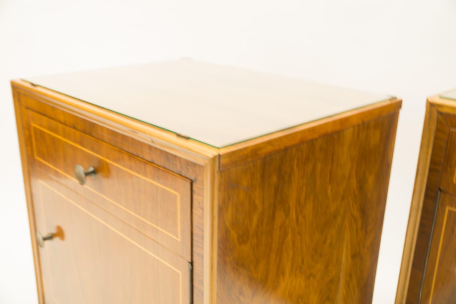 Lovely Austrian Art Deco Nightstands with Inlays, 1930s, Set of 2 For Sale 10