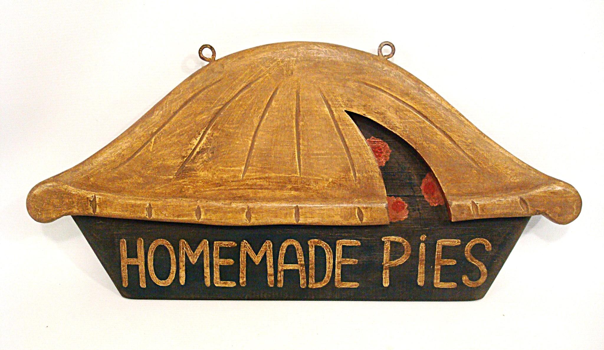 Lovely Bakery Pie Hand geschnitzt Folk Art Zeichen (Land) im Angebot