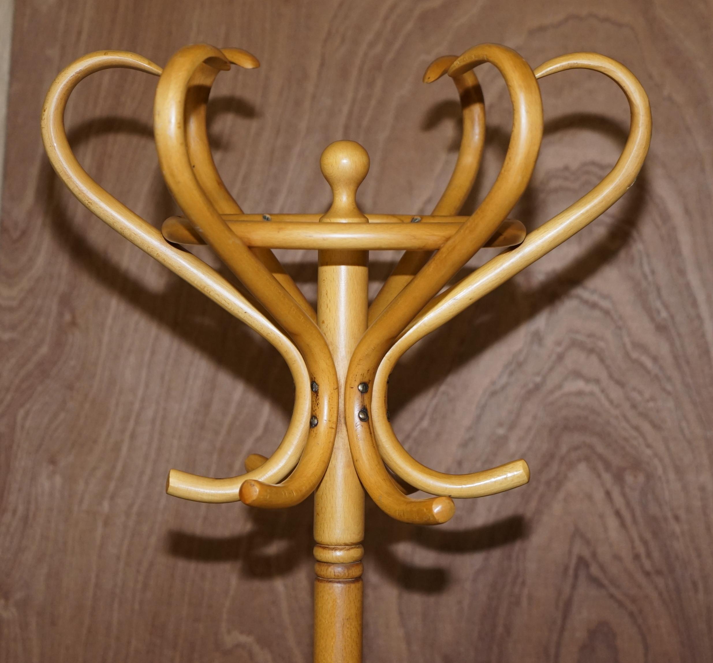 We are delighted to offer this lovely tall beech bentwood Thonet hat scarf and coat stand 

A very good looking and well-made piece, it looks to be in perfect order, this is a nice tall coat stand so easy to see what’s