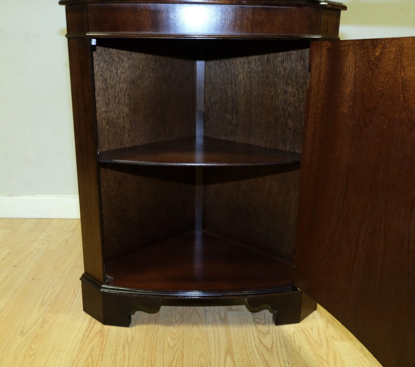 Hand-Crafted Lovely Bevan Funnell Corner Flamed Mahogany Cabinet Glass Top Door & Shelves