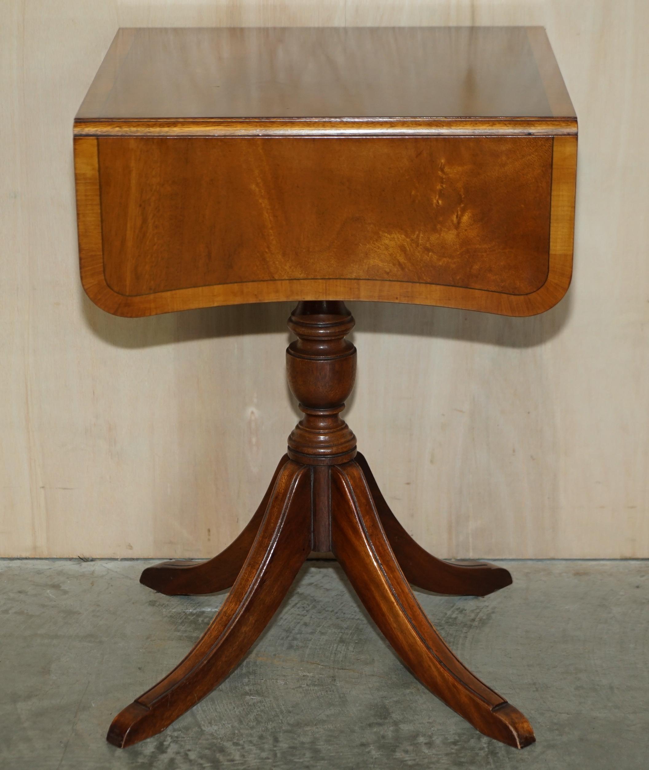 LOVELY BEVAN FUNNELL EXTENDiNG HARDWOOD SIDE END LAMP WINE CARD TABLE WOOD TOP For Sale 3