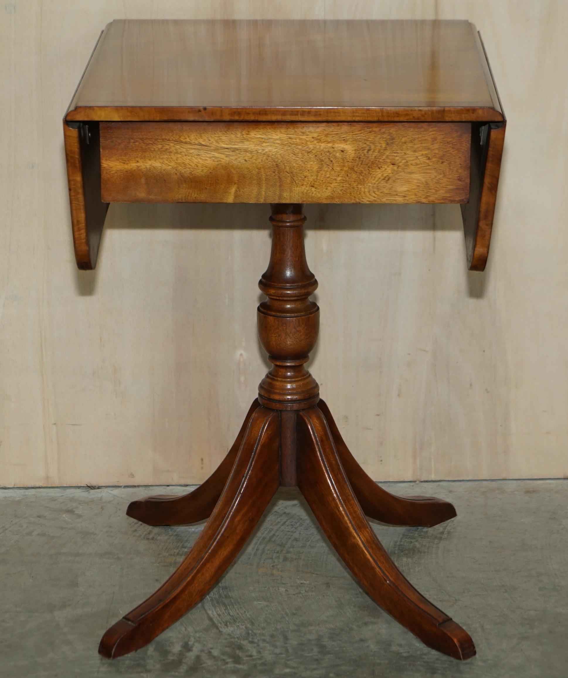 LOVELY BEVAN FUNNELL EXTENDiNG HARDWOOD SIDE END LAMP WINE CARD TABLE WOOD TOP For Sale 5