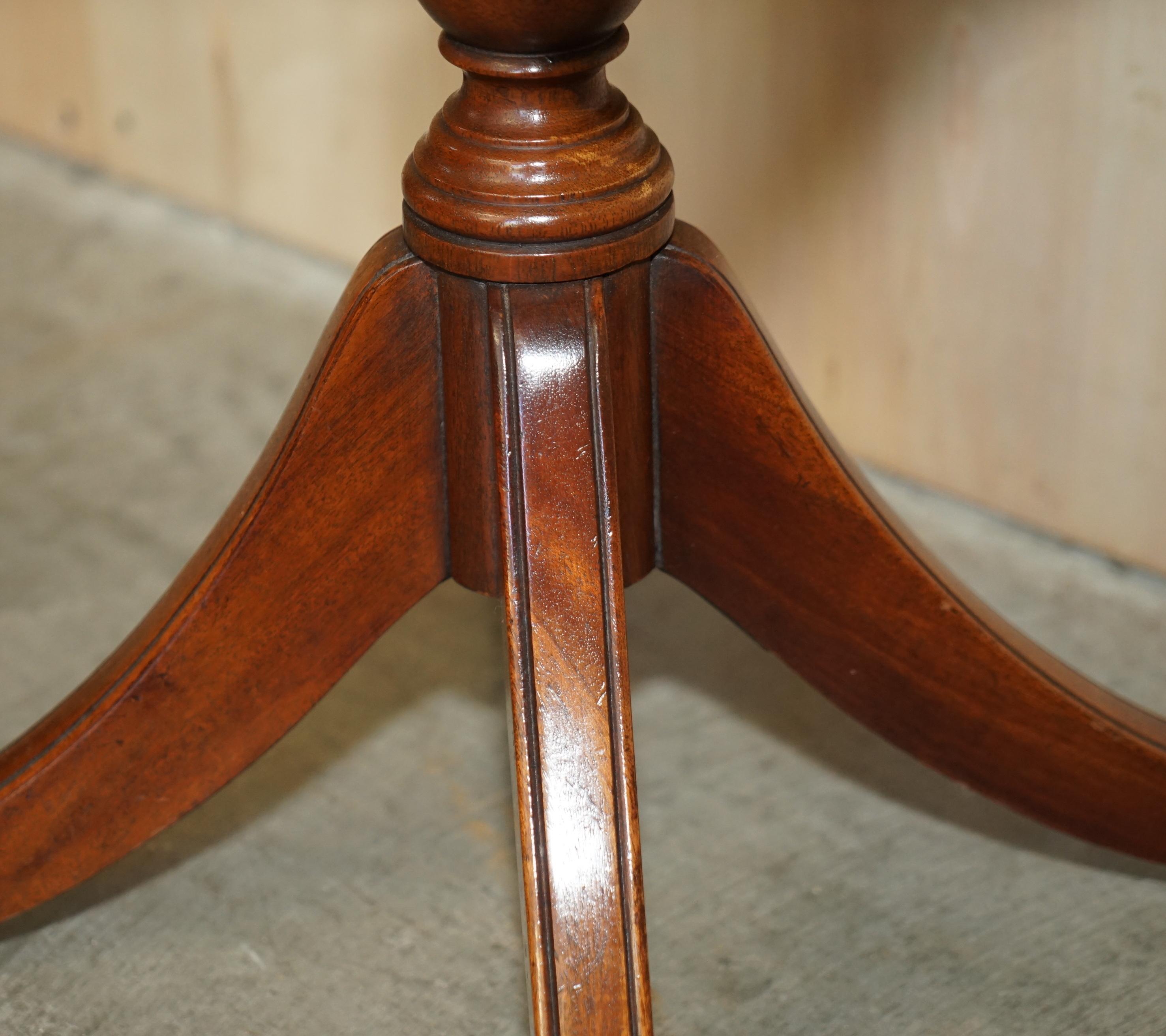 20th Century LOVELY BEVAN FUNNELL EXTENDiNG HARDWOOD SIDE END LAMP WINE CARD TABLE WOOD TOP For Sale