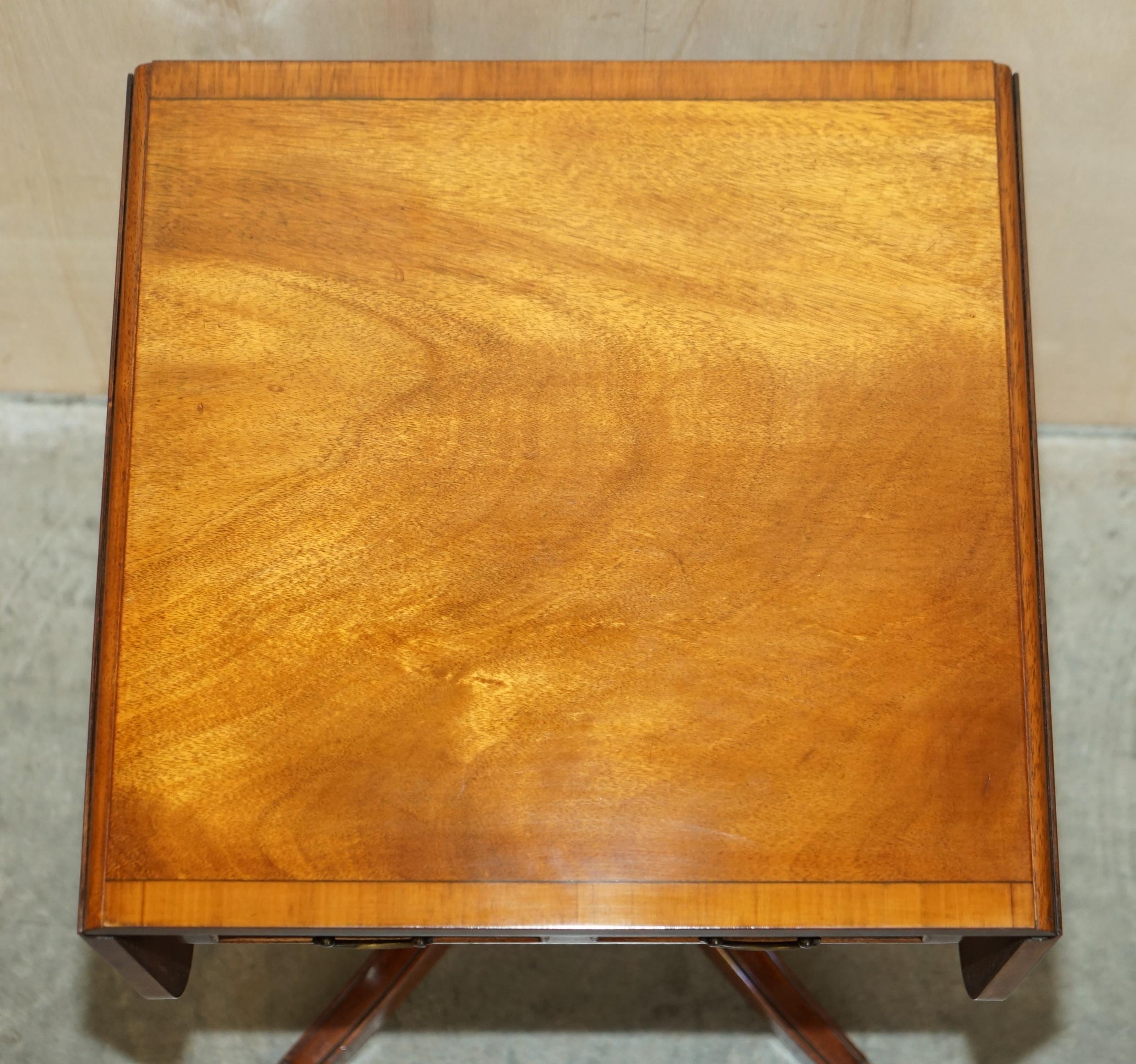 LOVELY BEVAN FUNNELL EXTENDiNG HARDWOOD SIDE END LAMP WINE CARD TABLE WOOD TOP For Sale 1