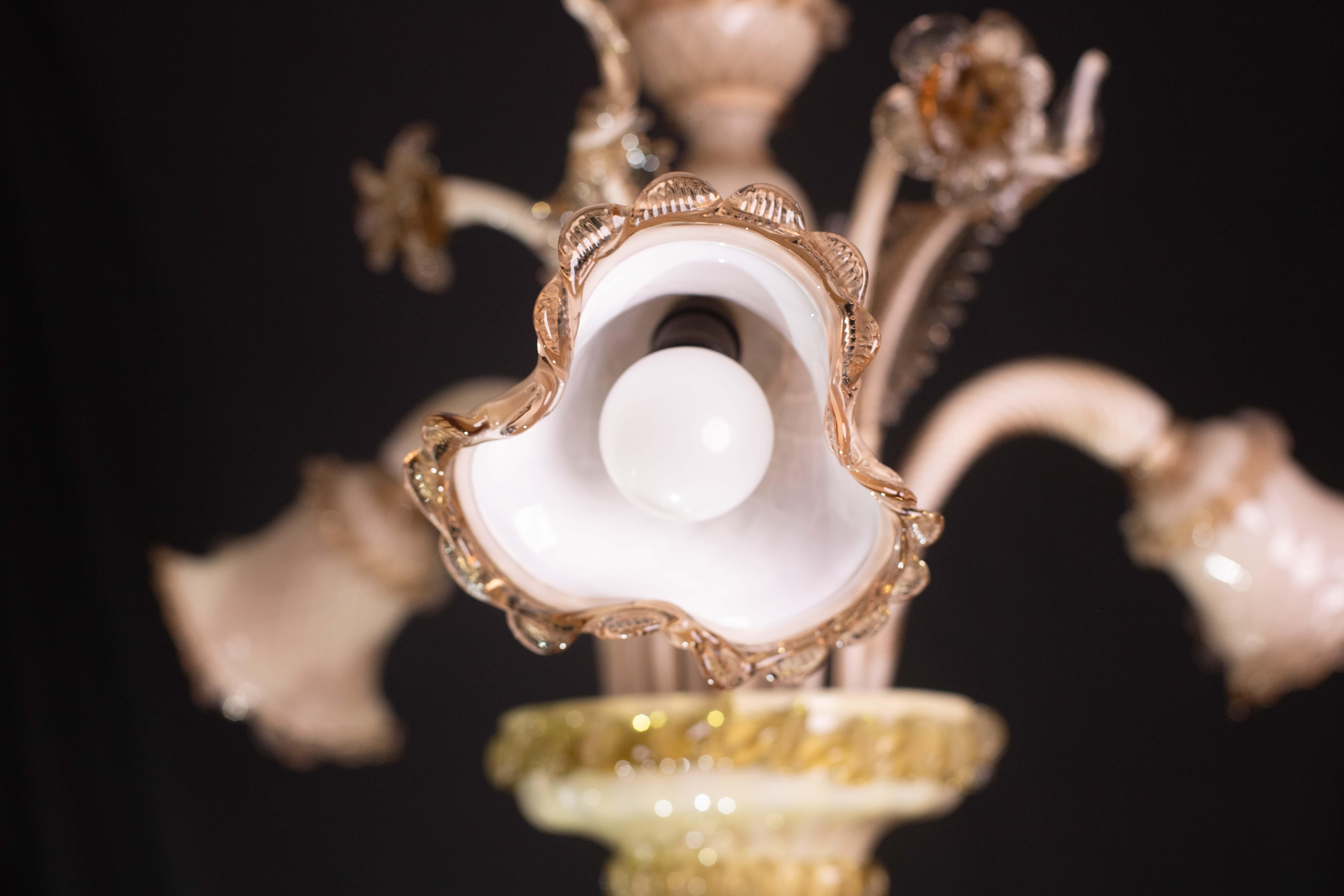 Magnifique lustre vénitien bicolore, verre de Murano, années 1950 en vente 6