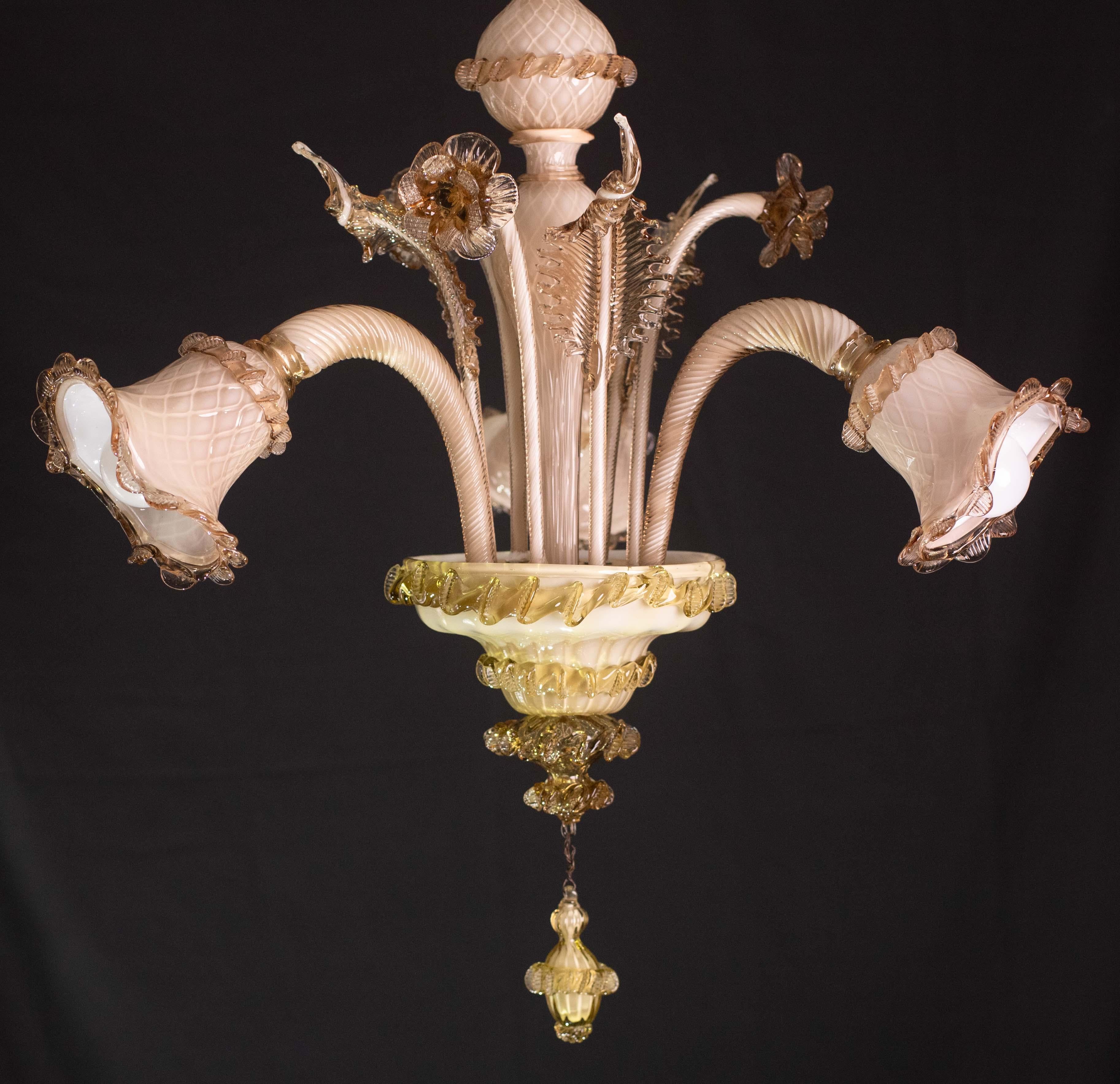 Magnifique lustre vénitien bicolore, verre de Murano, années 1950 Bon état - En vente à Roma, IT