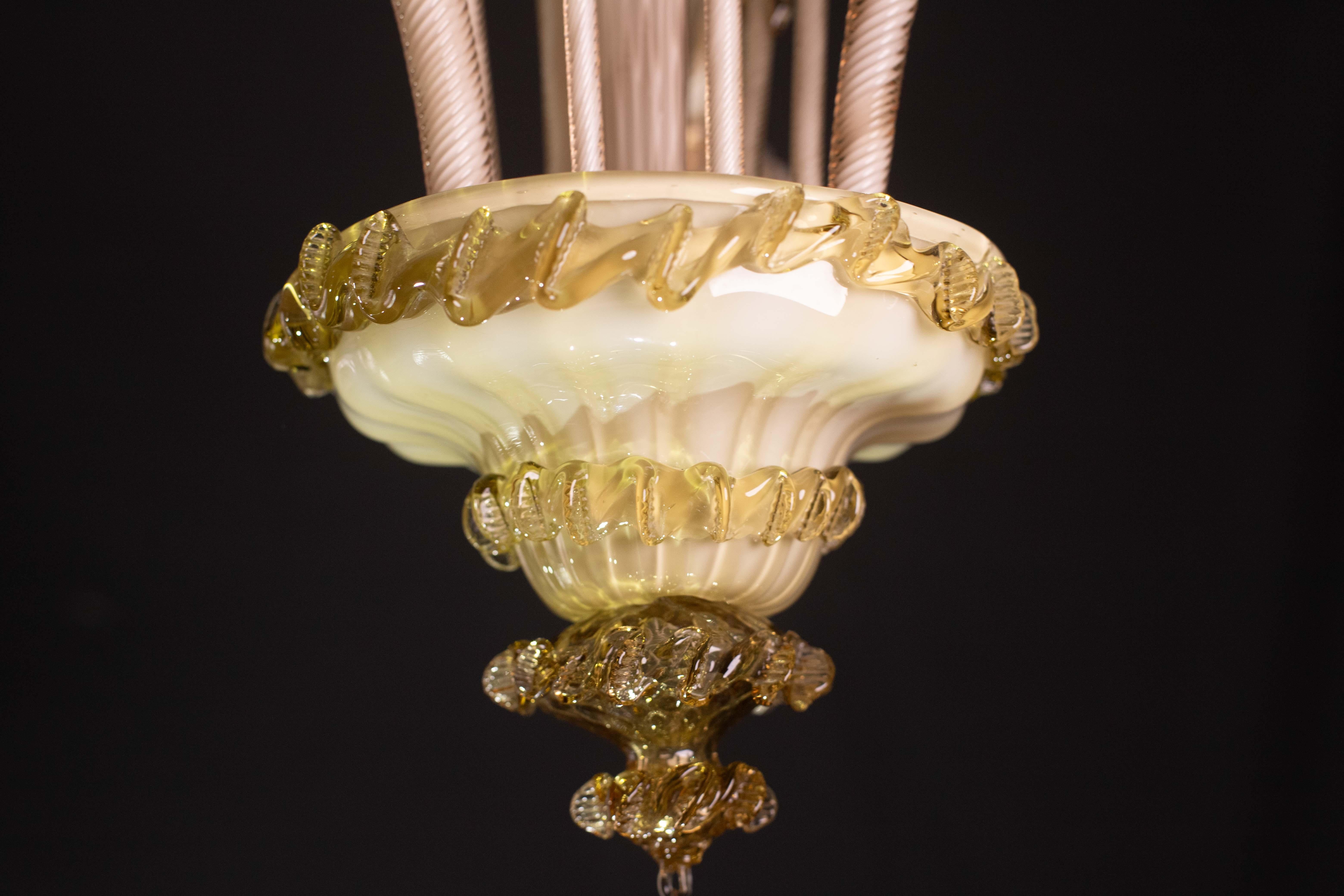 Magnifique lustre vénitien bicolore, verre de Murano, années 1950 en vente 4