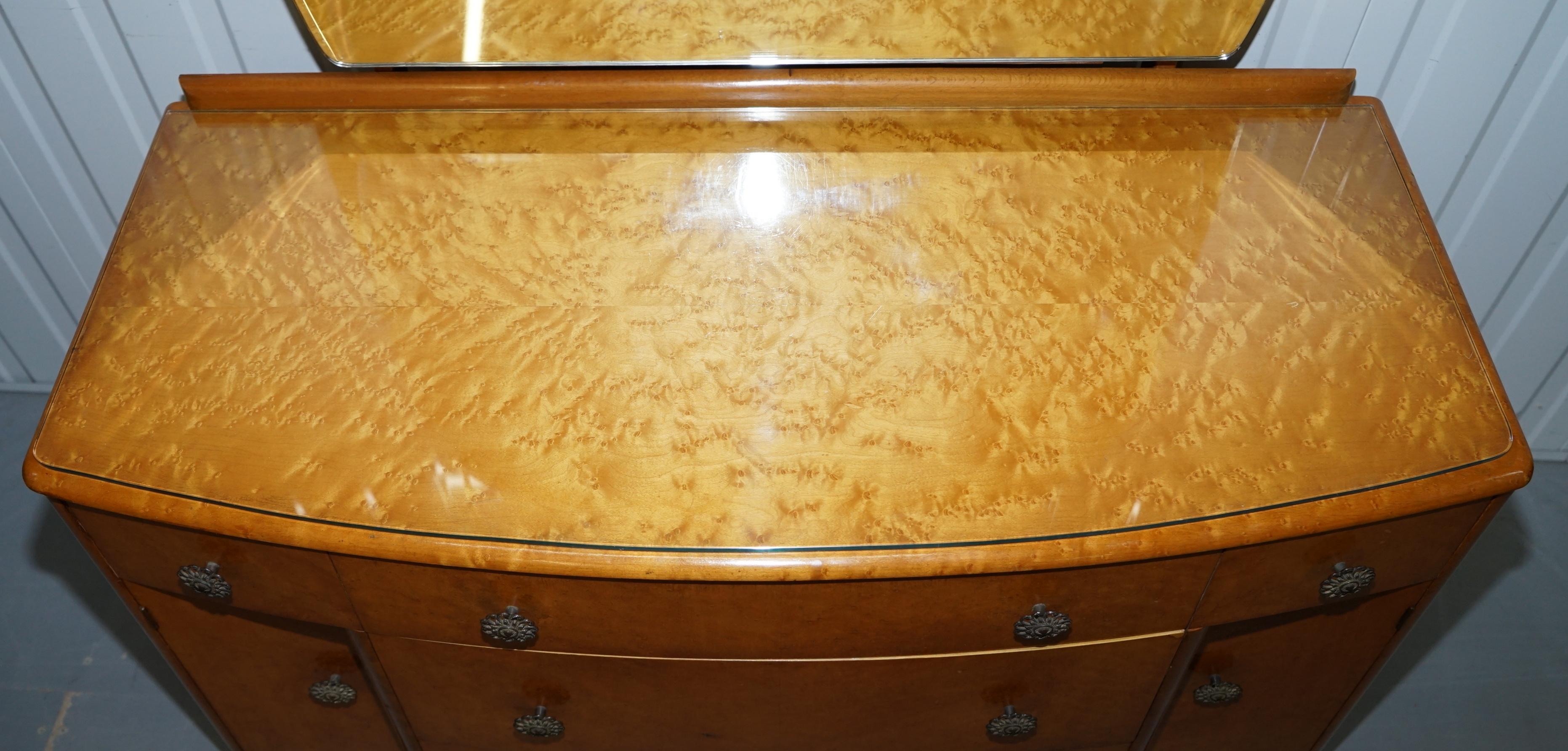maple vanity table