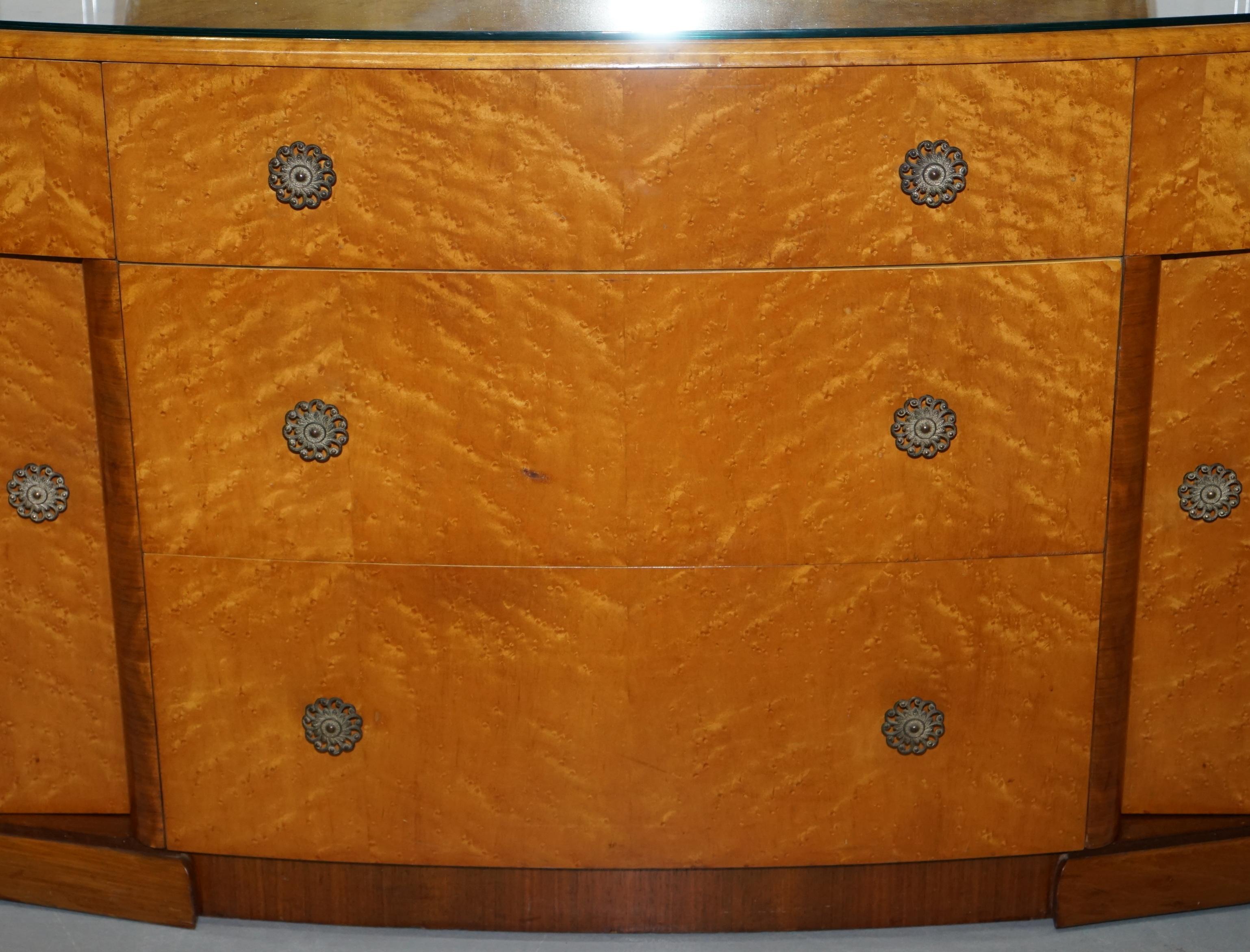 Lovely Birdseye Maple Dressing Table, Glass Top & Mirror by Tudor Rose Bros Ltd In Good Condition In West Sussex, Pulborough