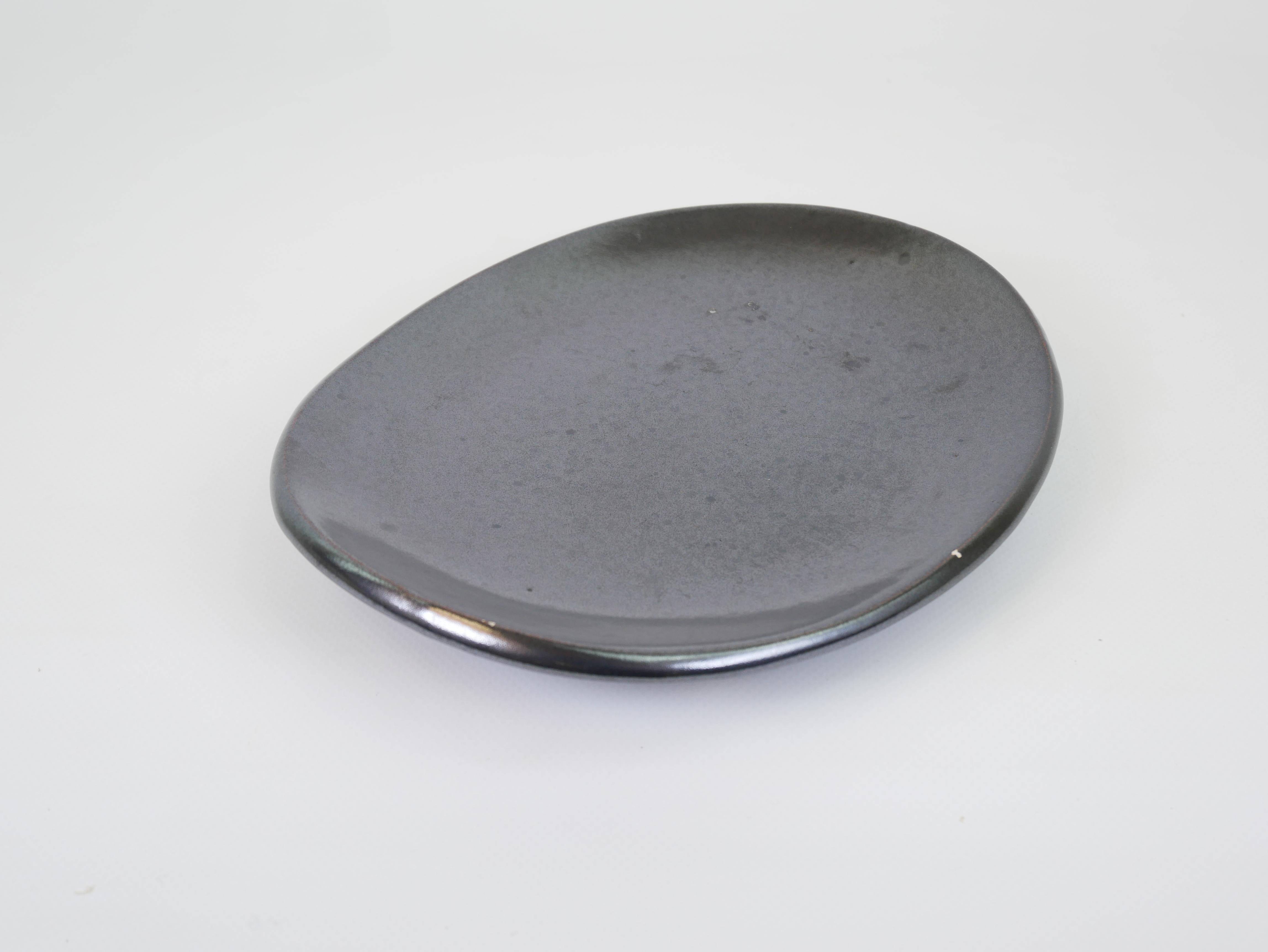 Lovely black ceramic plate or tidy by Madoura Plein Feu Vallauris circa 1950 In Good Condition For Sale In NICE, FR