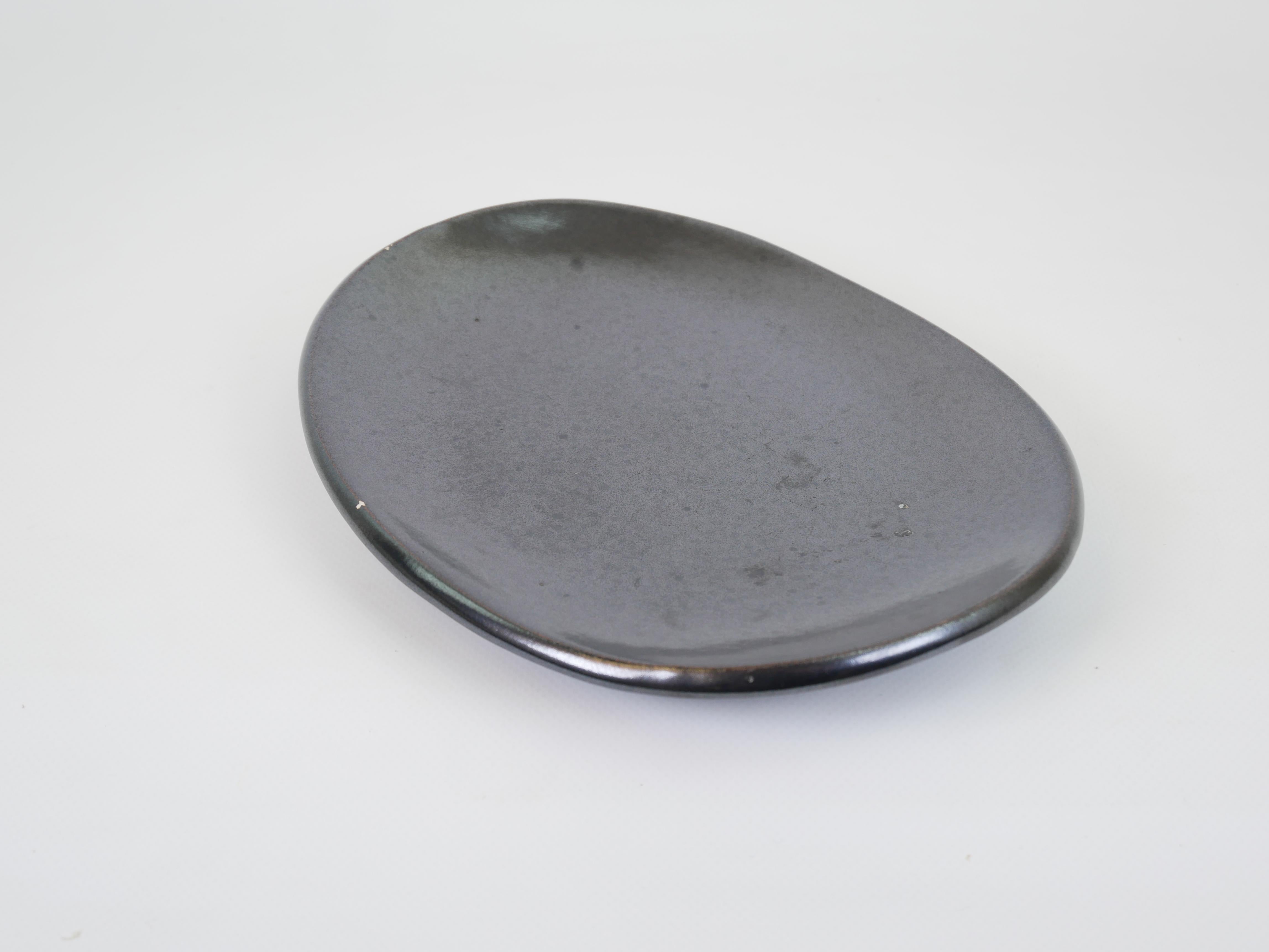 Lovely black ceramic plate or tidy by Madoura Plein Feu Vallauris circa 1950 For Sale 1