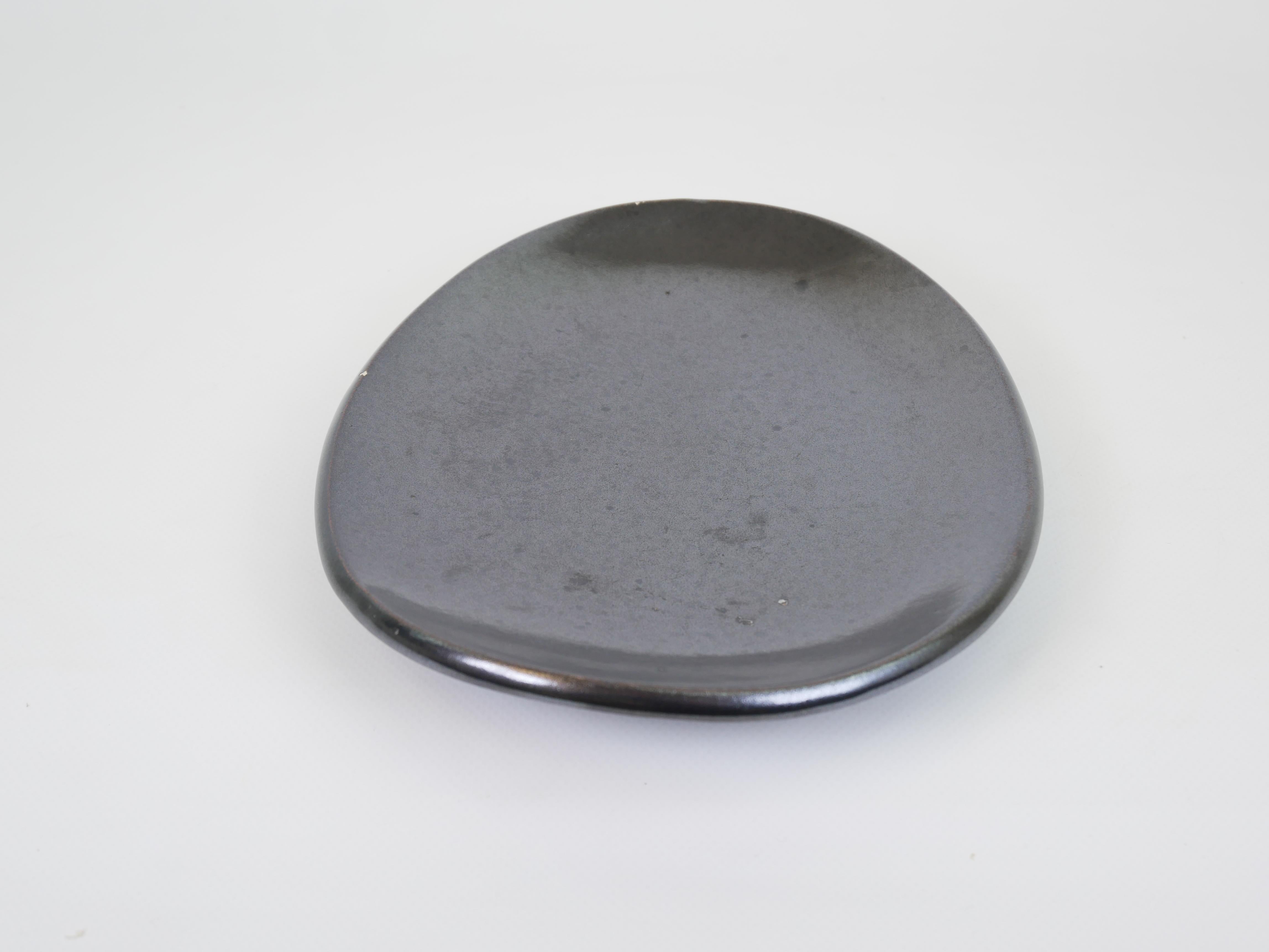 Lovely black ceramic plate or tidy by Madoura Plein Feu Vallauris circa 1950 For Sale 2