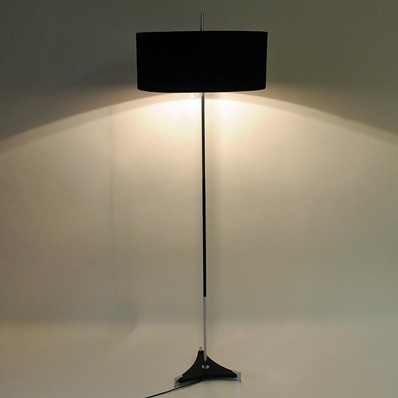 Black and Classic Scandinavian floor lamp with a big round black fabric lamp shade, laquered stom and metal details. Double sockets for bulbs. On/off with a pull string. Manufacturesd by Solberg Fabrikker, Norway in the 1960s. Labeled `Solberg