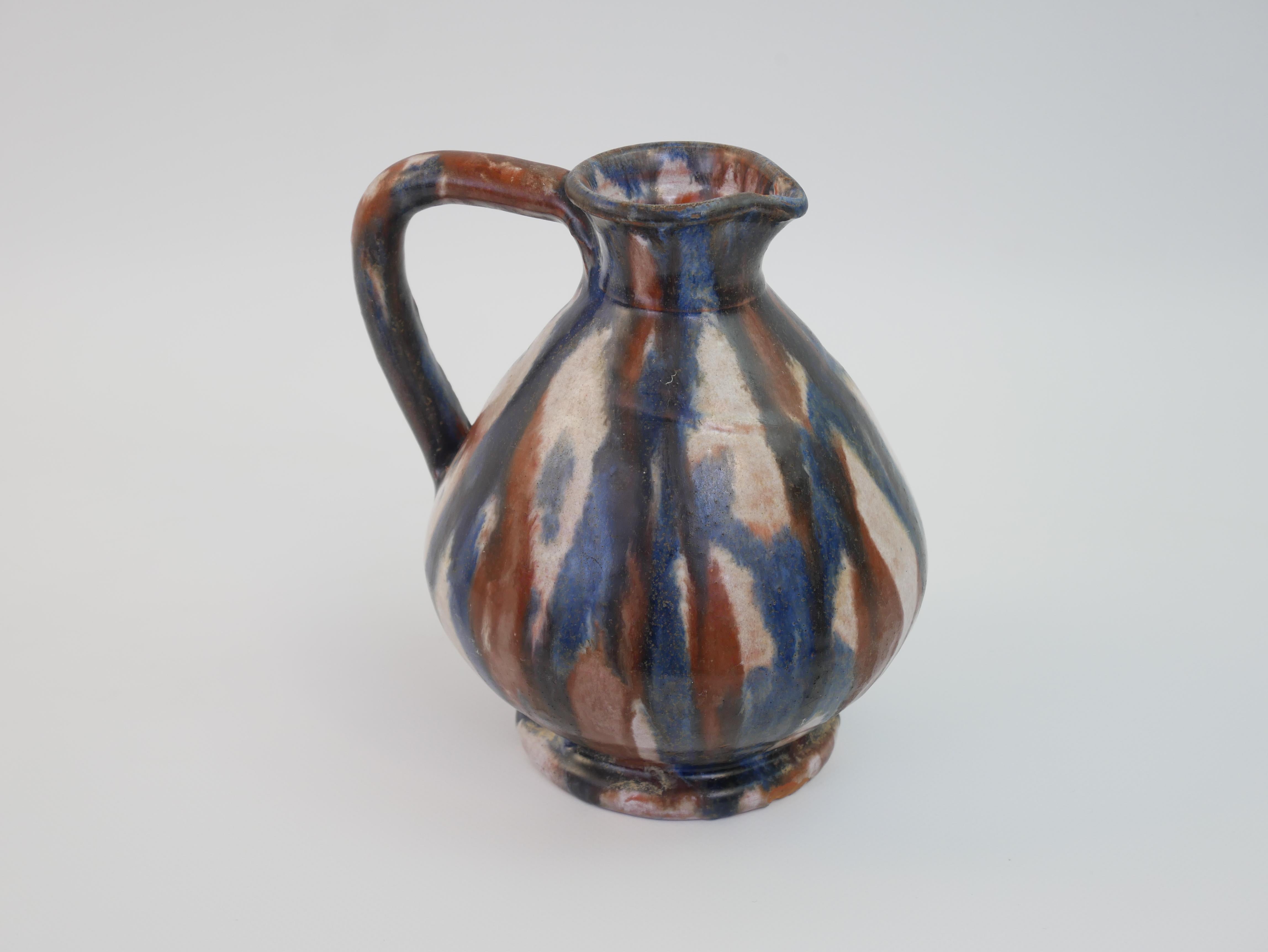 Mid-Century moderno Bella brocca in ceramica blu e marrone in vendita