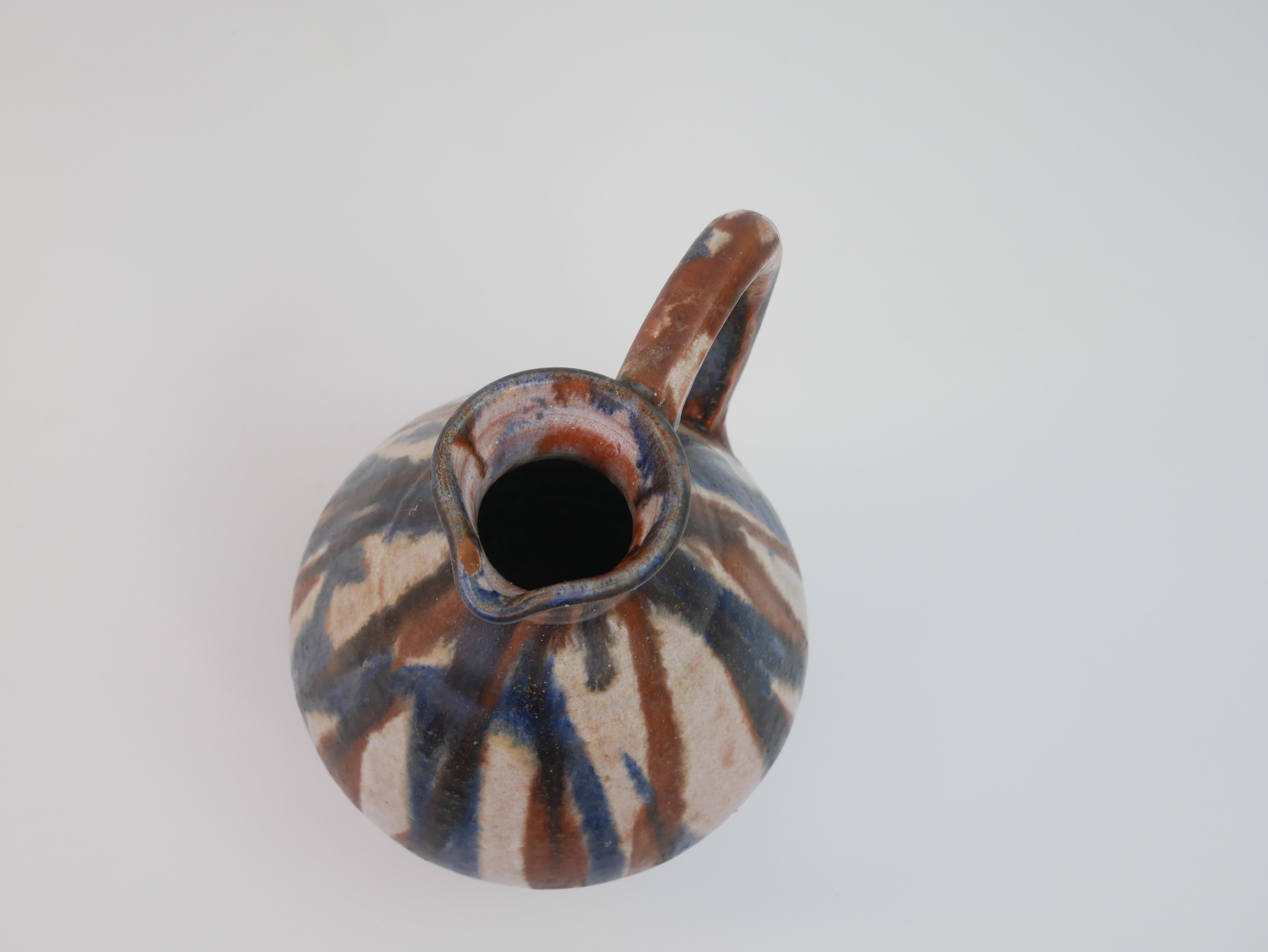 Ceramica Bella brocca in ceramica blu e marrone in vendita
