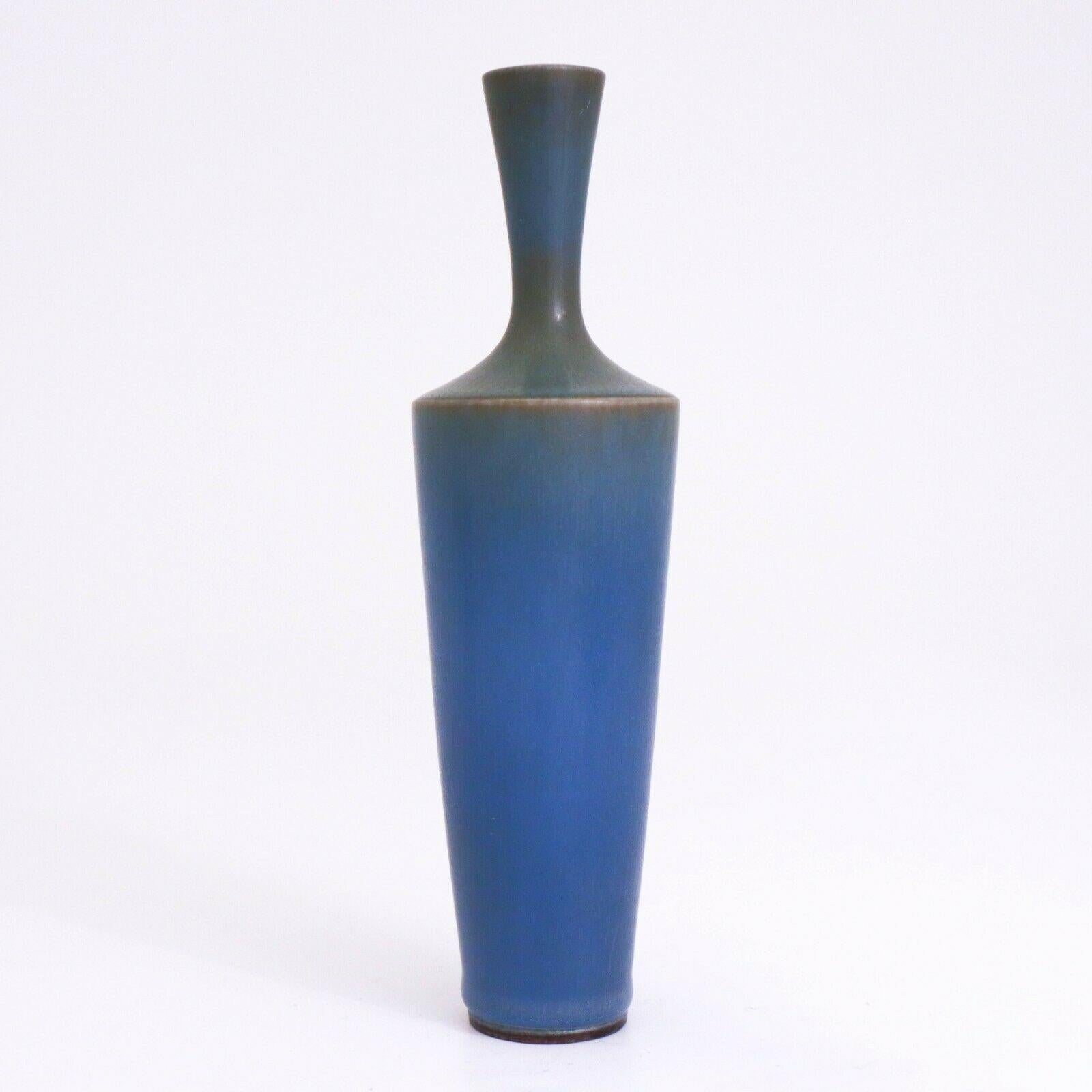 A lovely blue vase designed by Berndt Friberg at Gustavsberg in Stockholm, the vase is 16.5 cm high with a lovely harfur glase. It ´s marked as on picture and was made in 1958. It is in excellent condition.