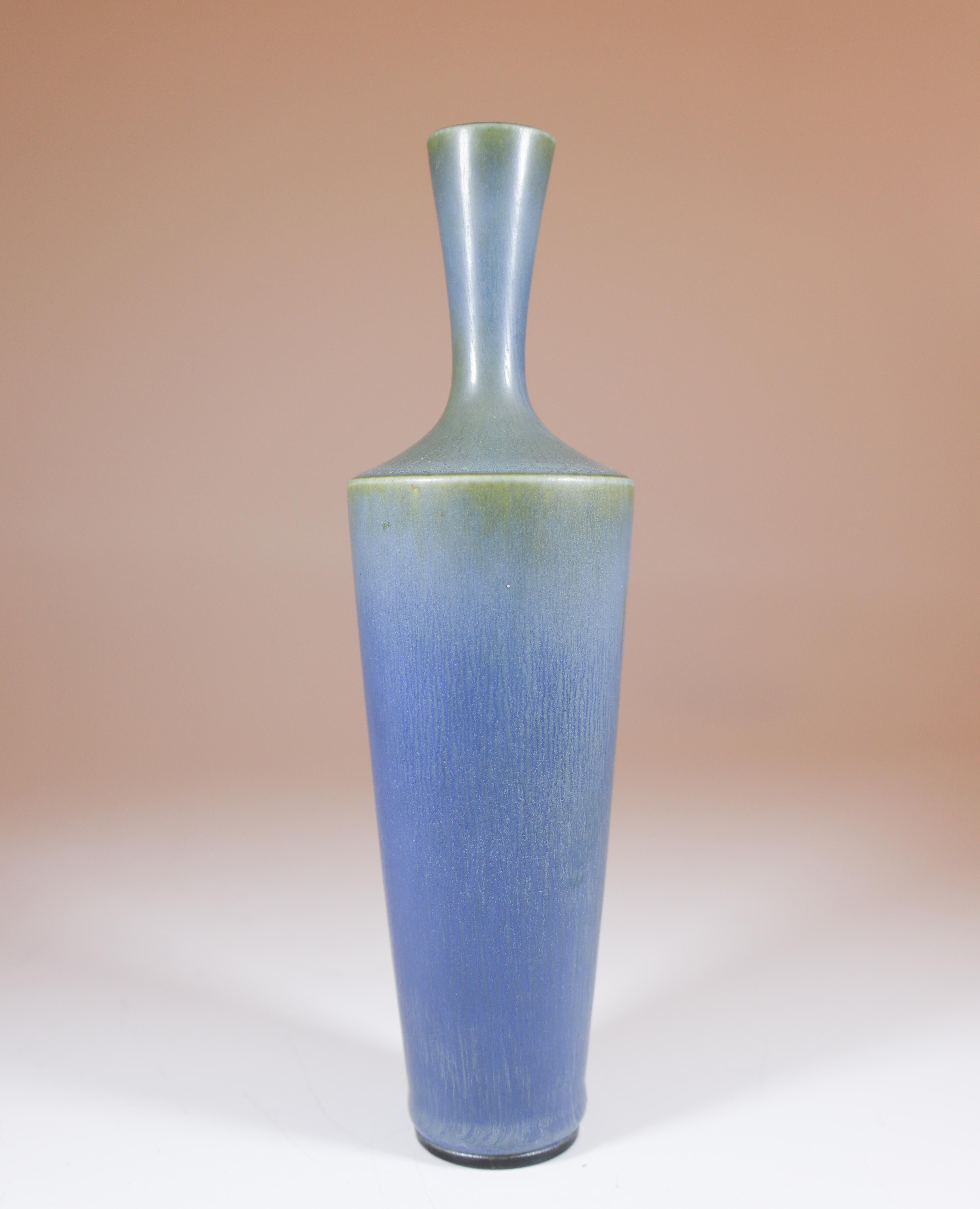 Ravissant vase en céramique bleue, Berndt Friberg, Gustavsberg 1958 Excellent état - En vente à Stockholm, SE