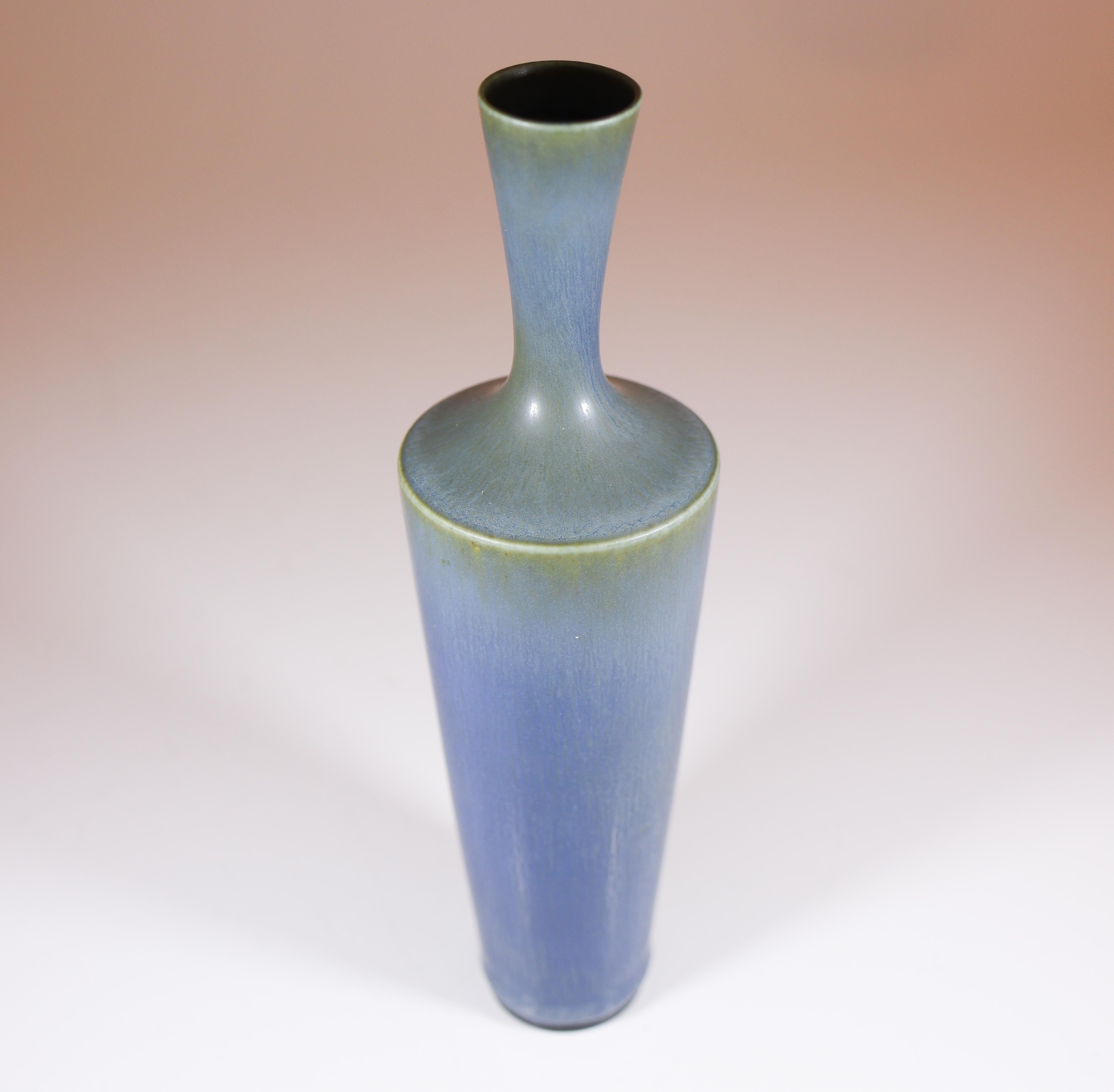 20ième siècle Ravissant vase en céramique bleue, Berndt Friberg, Gustavsberg 1958 en vente