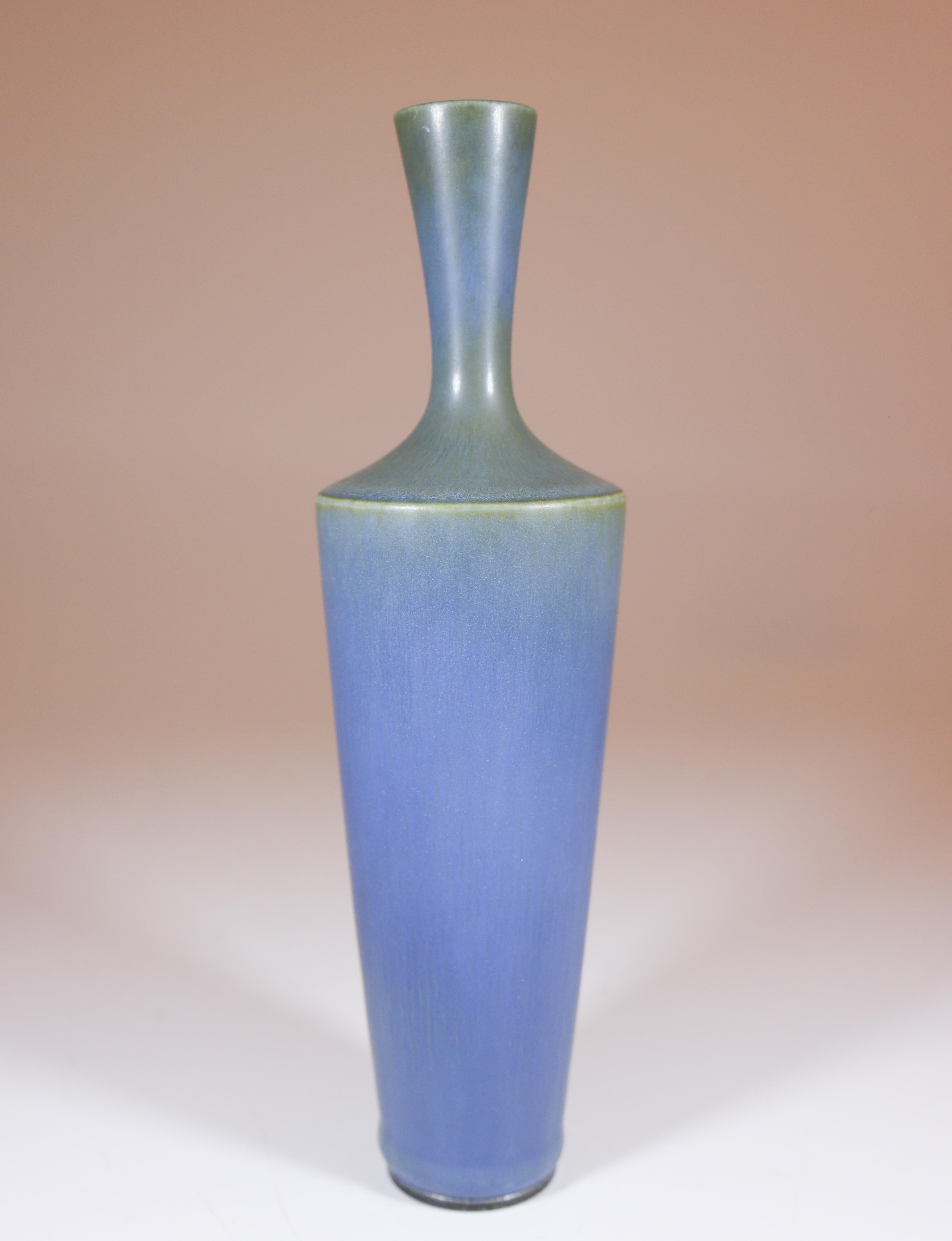 Grès Ravissant vase en céramique bleue, Berndt Friberg, Gustavsberg 1958 en vente