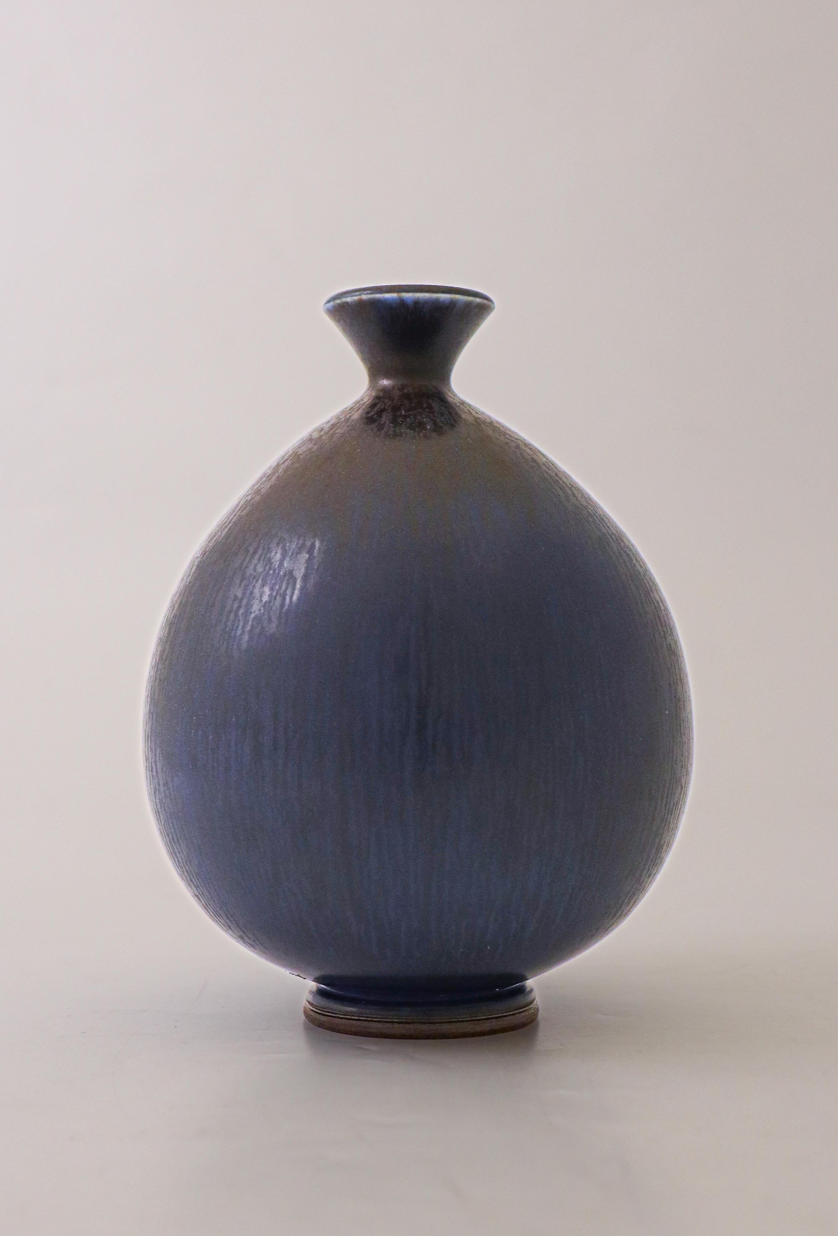 Ravissant vase en céramique bleue, Berndt Friberg, Gustavsberg 1972 3