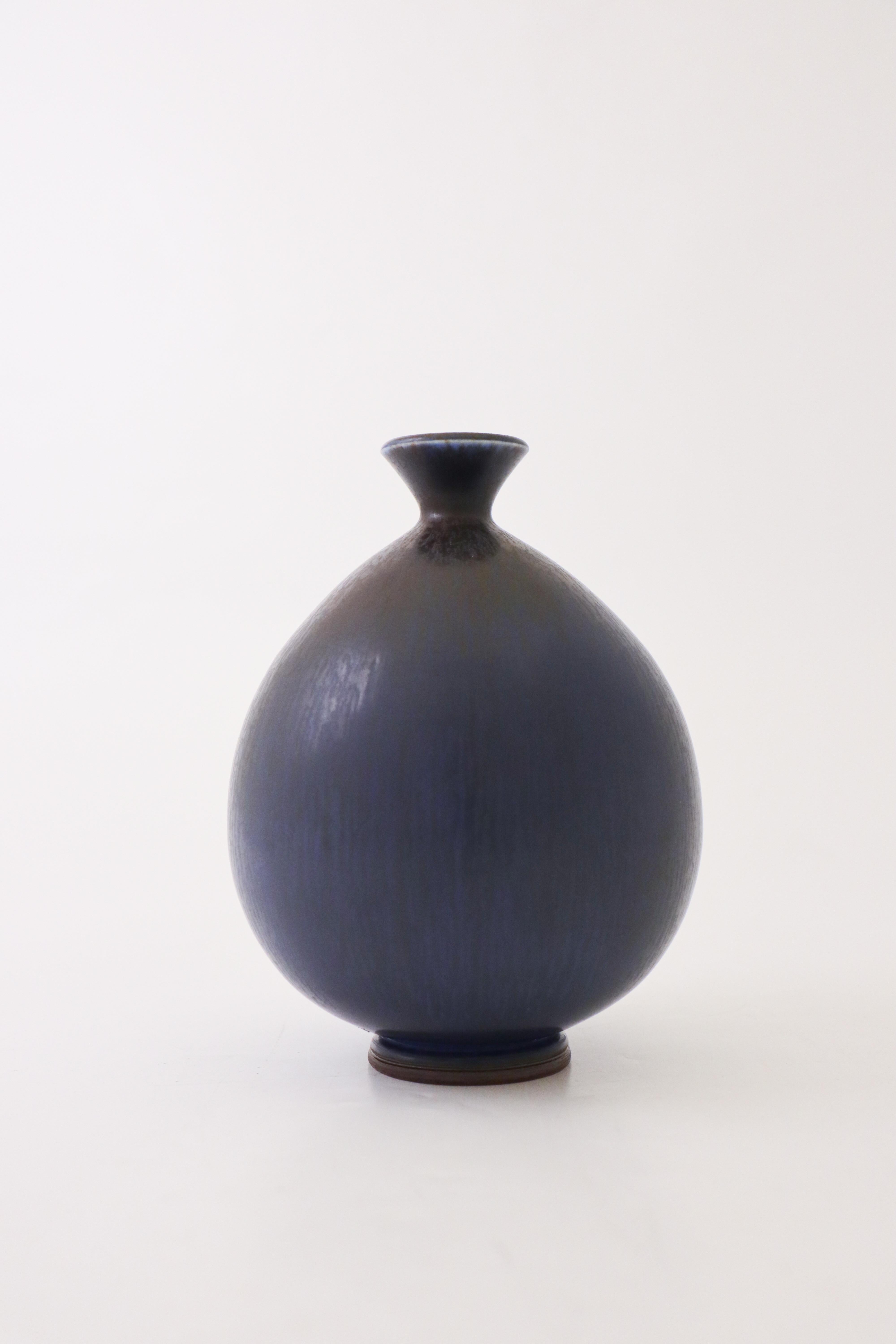 Ravissant vase en céramique bleue, Berndt Friberg, Gustavsberg 1972 1