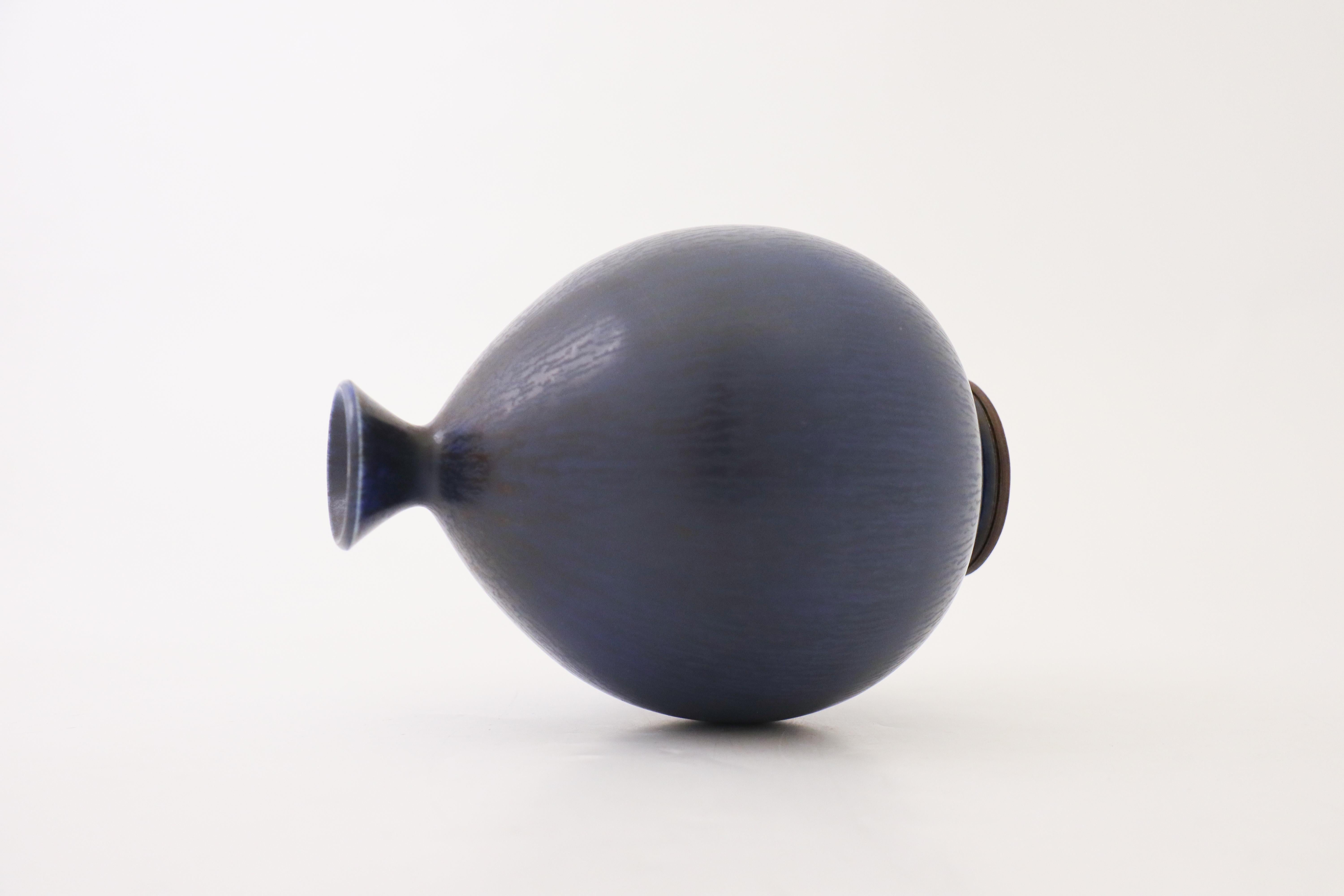Ravissant vase en céramique bleue, Berndt Friberg, Gustavsberg 1972 2