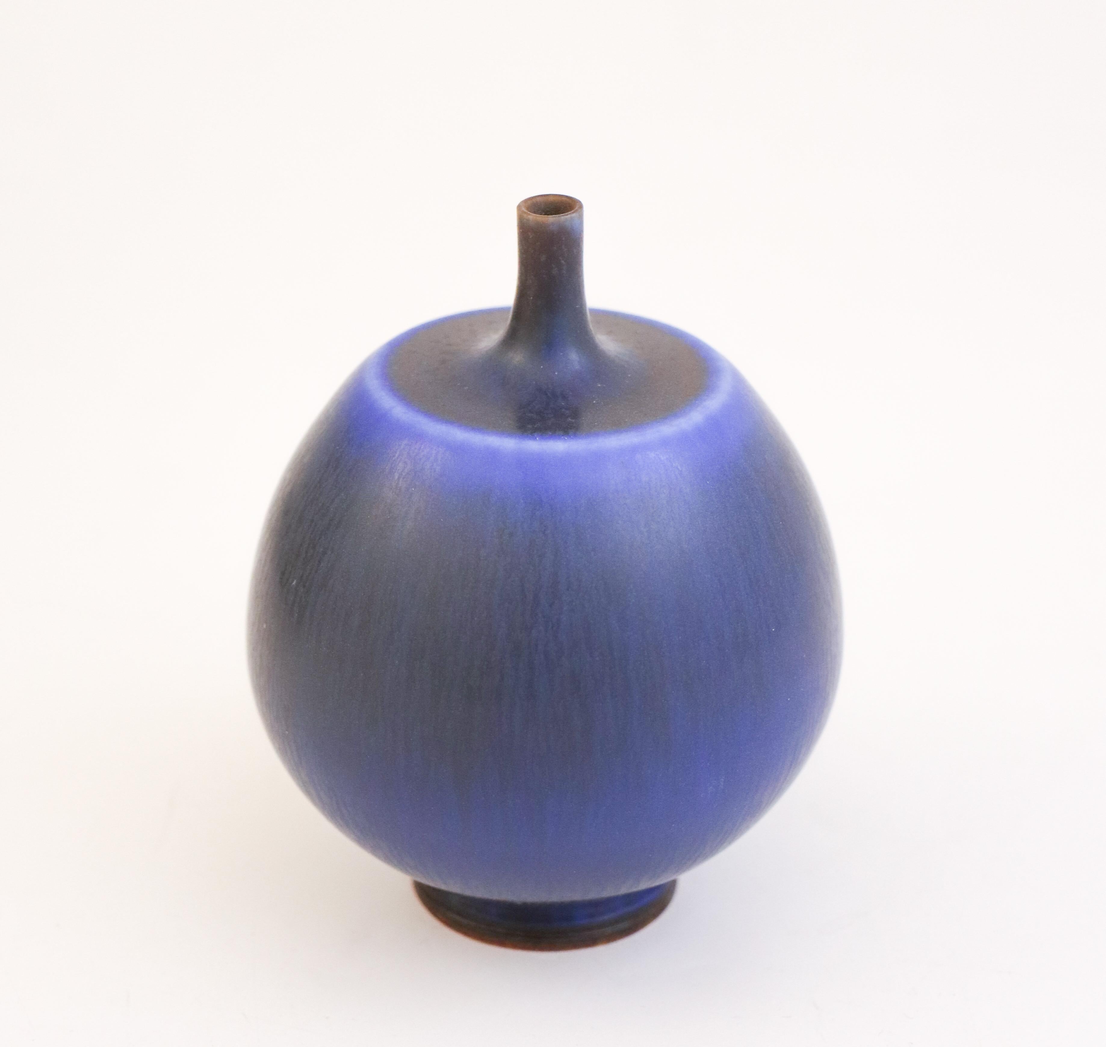 Lovely Blue Ceramic Vase, Berndt Friberg, Gustavsberg - Mid 20th Century In Excellent Condition For Sale In Stockholm, SE