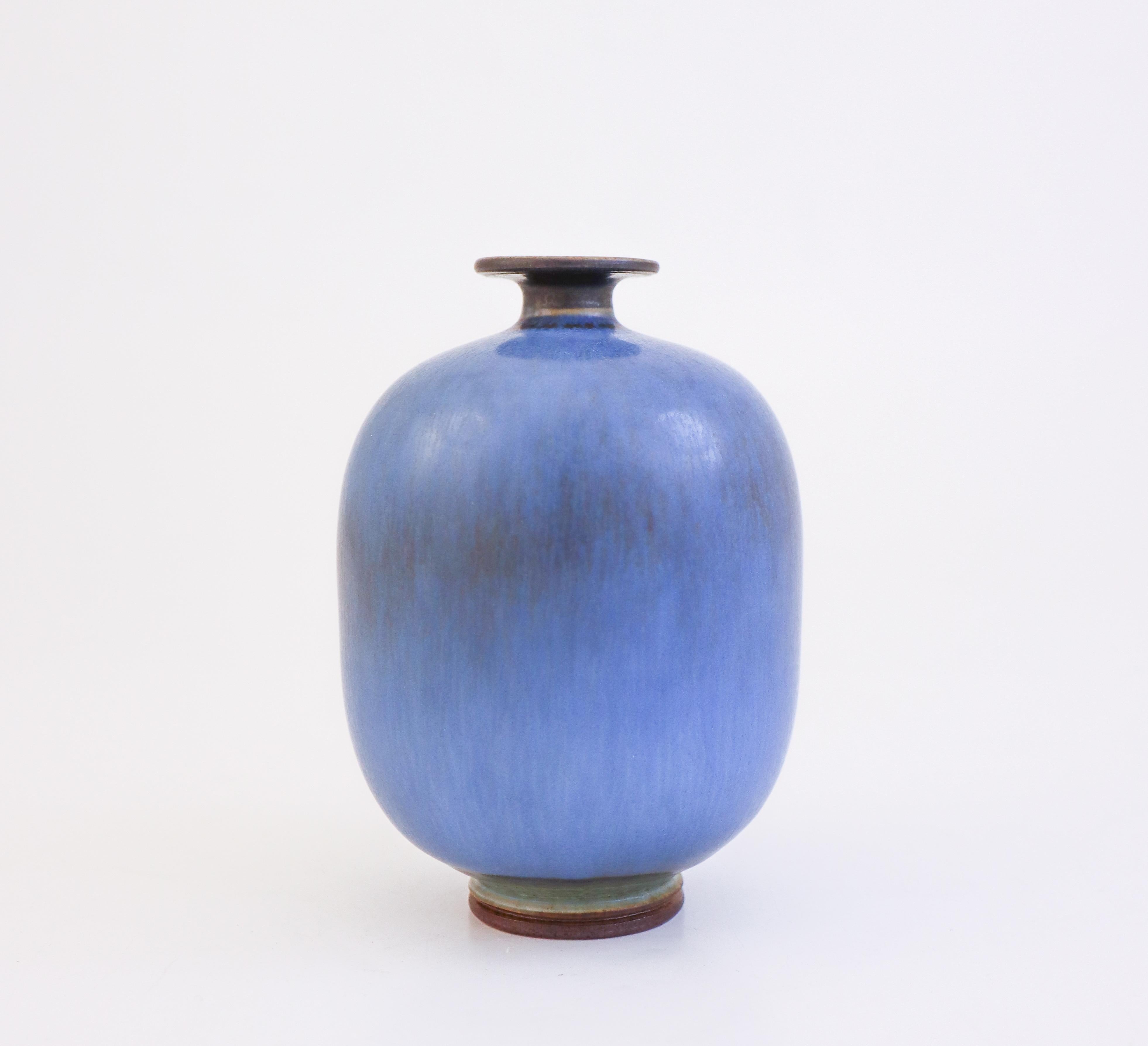 Lovely Blue Ceramic Vase, Berndt Friberg, Gustavsberg - Mid 20th Century In Excellent Condition For Sale In Stockholm, SE