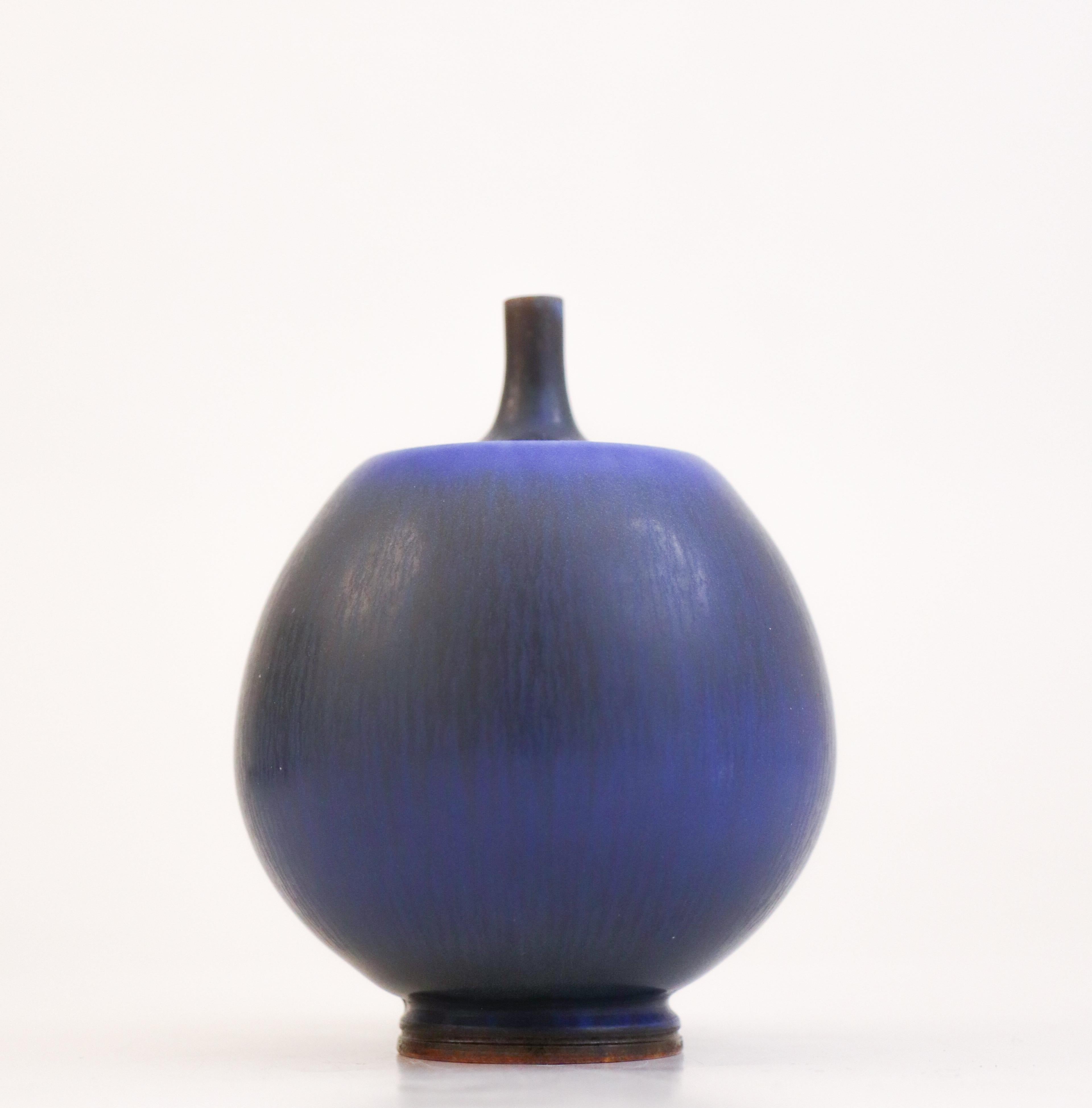 Lovely Blue Ceramic Vase, Berndt Friberg, Gustavsberg - Mid 20th Century For Sale 1