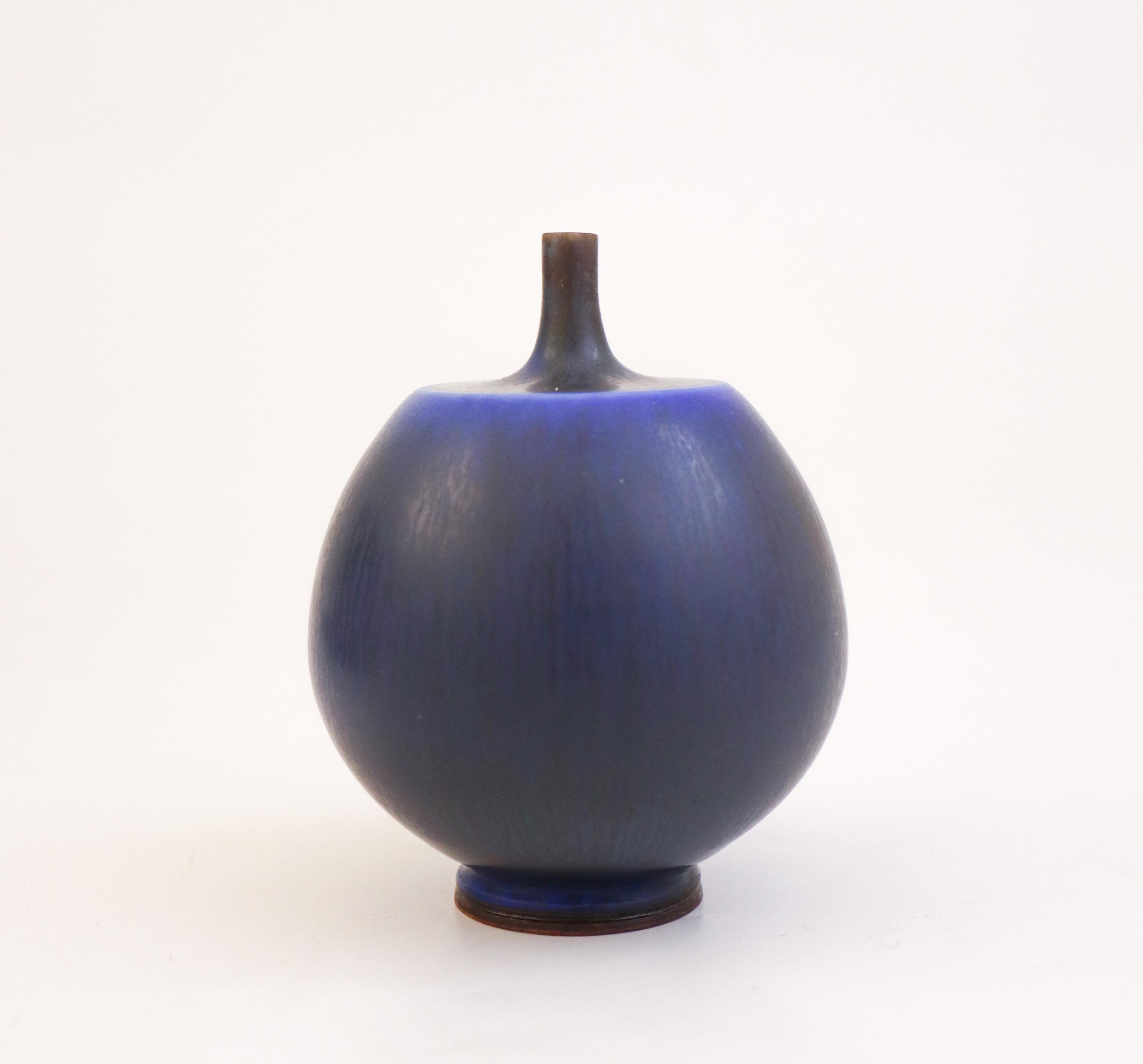 Lovely Blue Ceramic Vase, Berndt Friberg, Gustavsberg - Mid 20th Century For Sale 2
