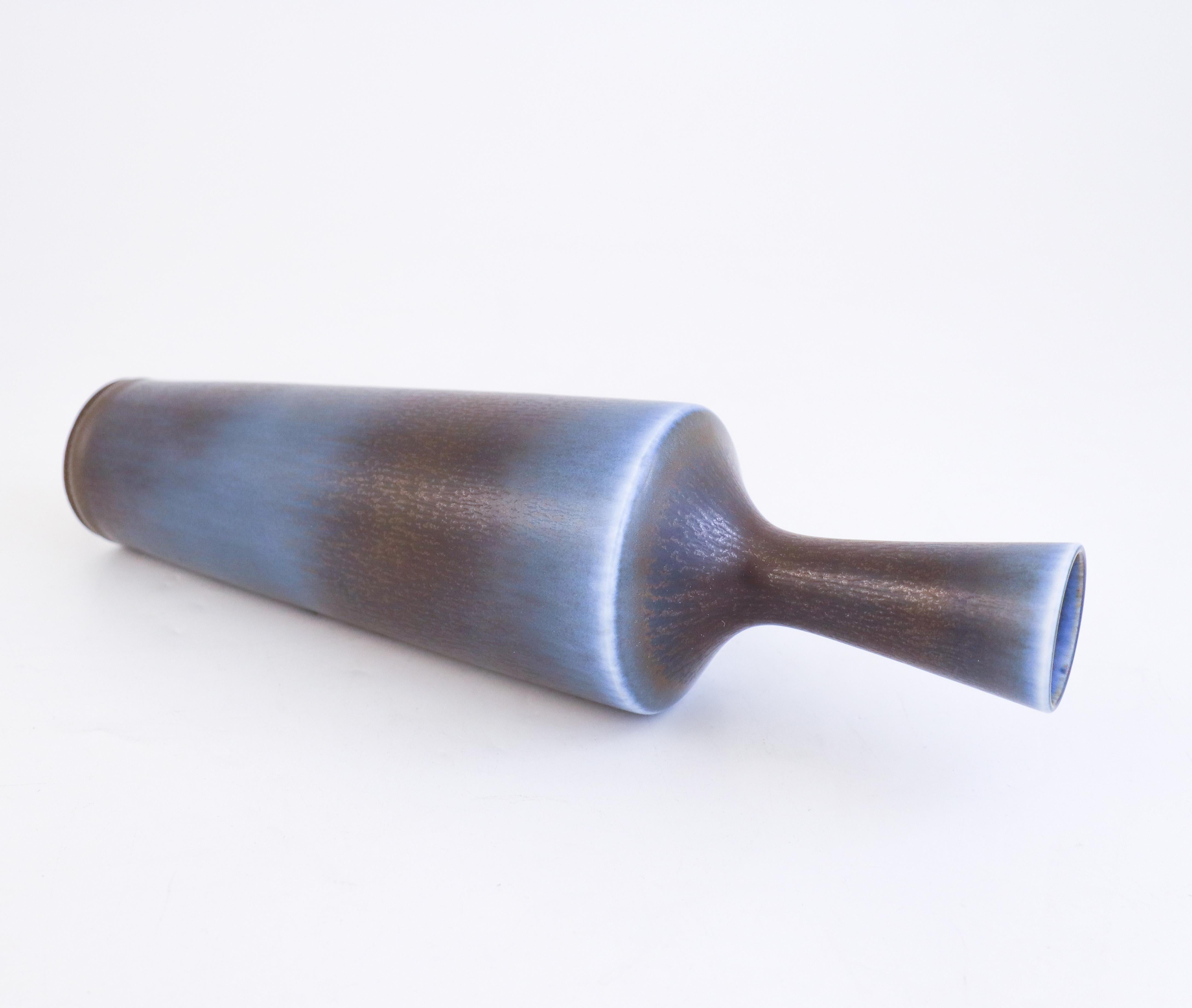 Grazioso vaso di ceramica blu, Berndt Friberg, Gustavsberg - metà del XX secolo in vendita 1