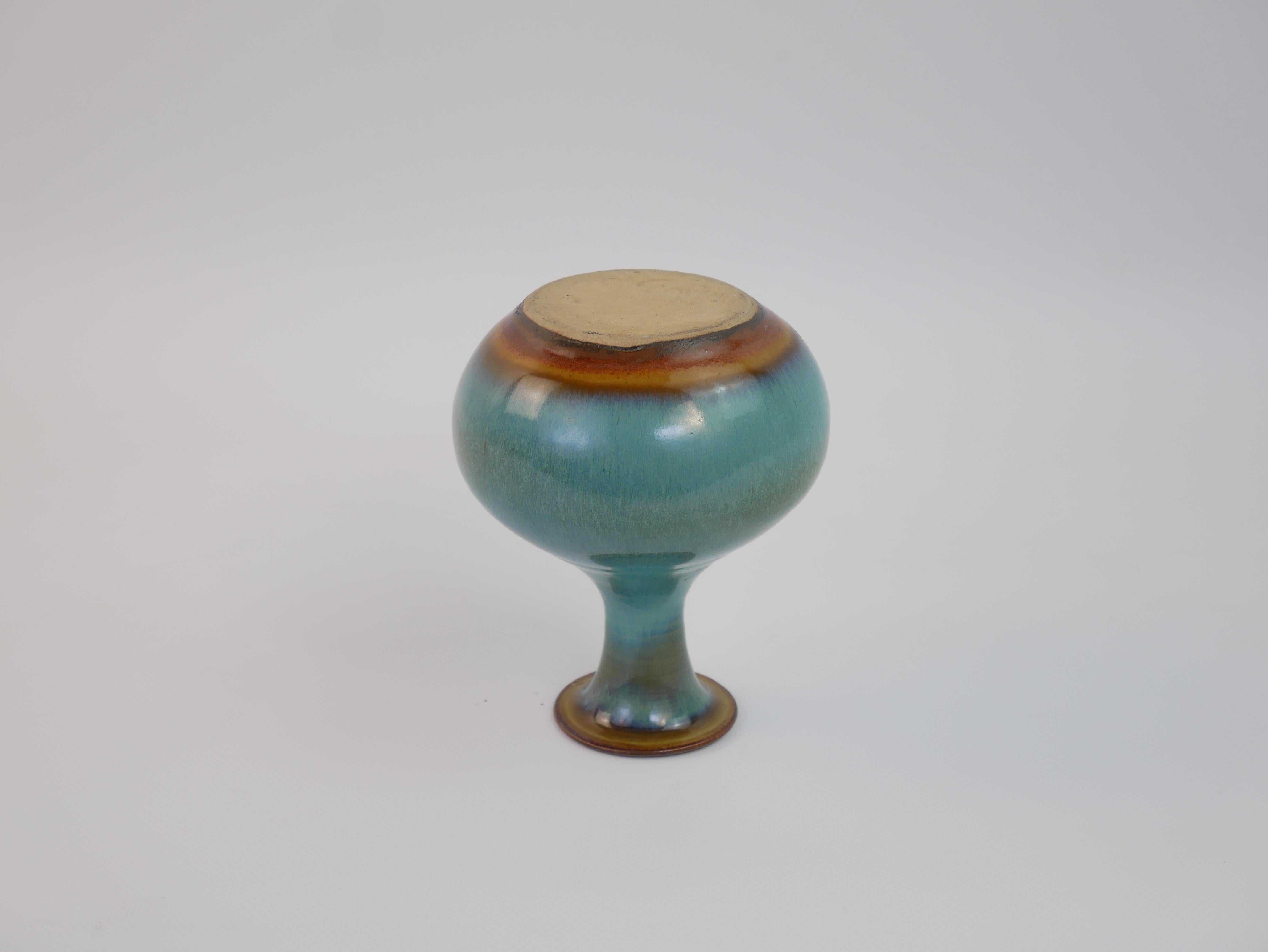 Ravissant vase en céramique émaillée bleue attribué à Guy-Roland Marcy en vente 5