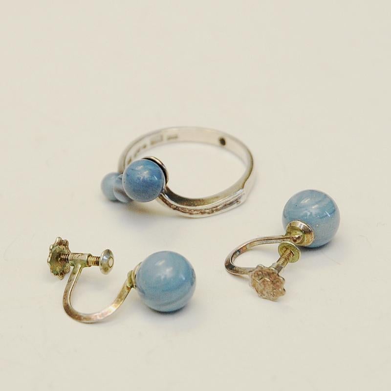 Set aus silbernen Vintage-Ohrringen und Ohrringen mit schönen blauen Steinen Schweden, 1980er Jahre (Poliert) im Angebot