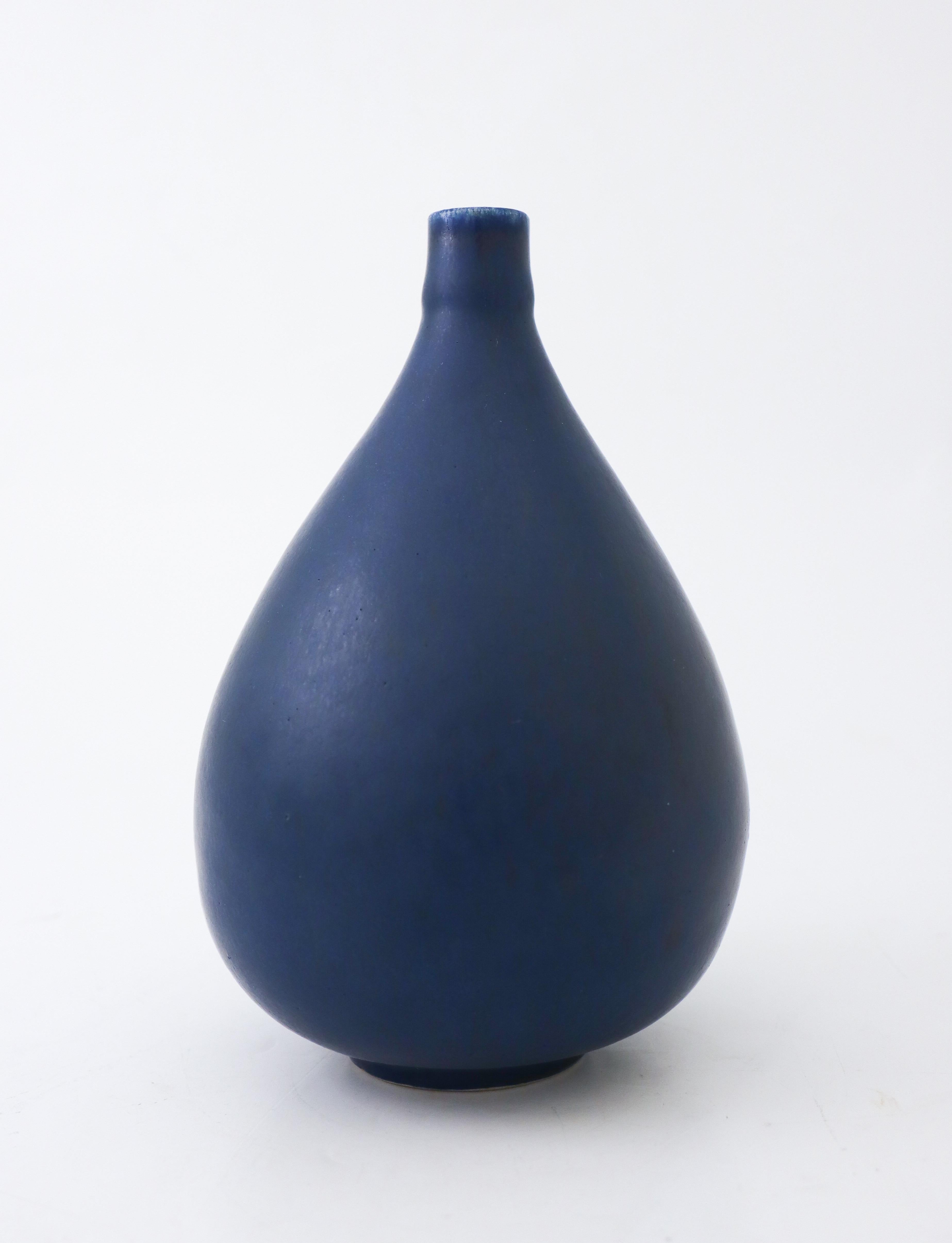 A lovely blue vase designed by Eva Stæhr Nielsen at Saxbo in Denmark. The vase is 20 cm high and in mint condition.
 