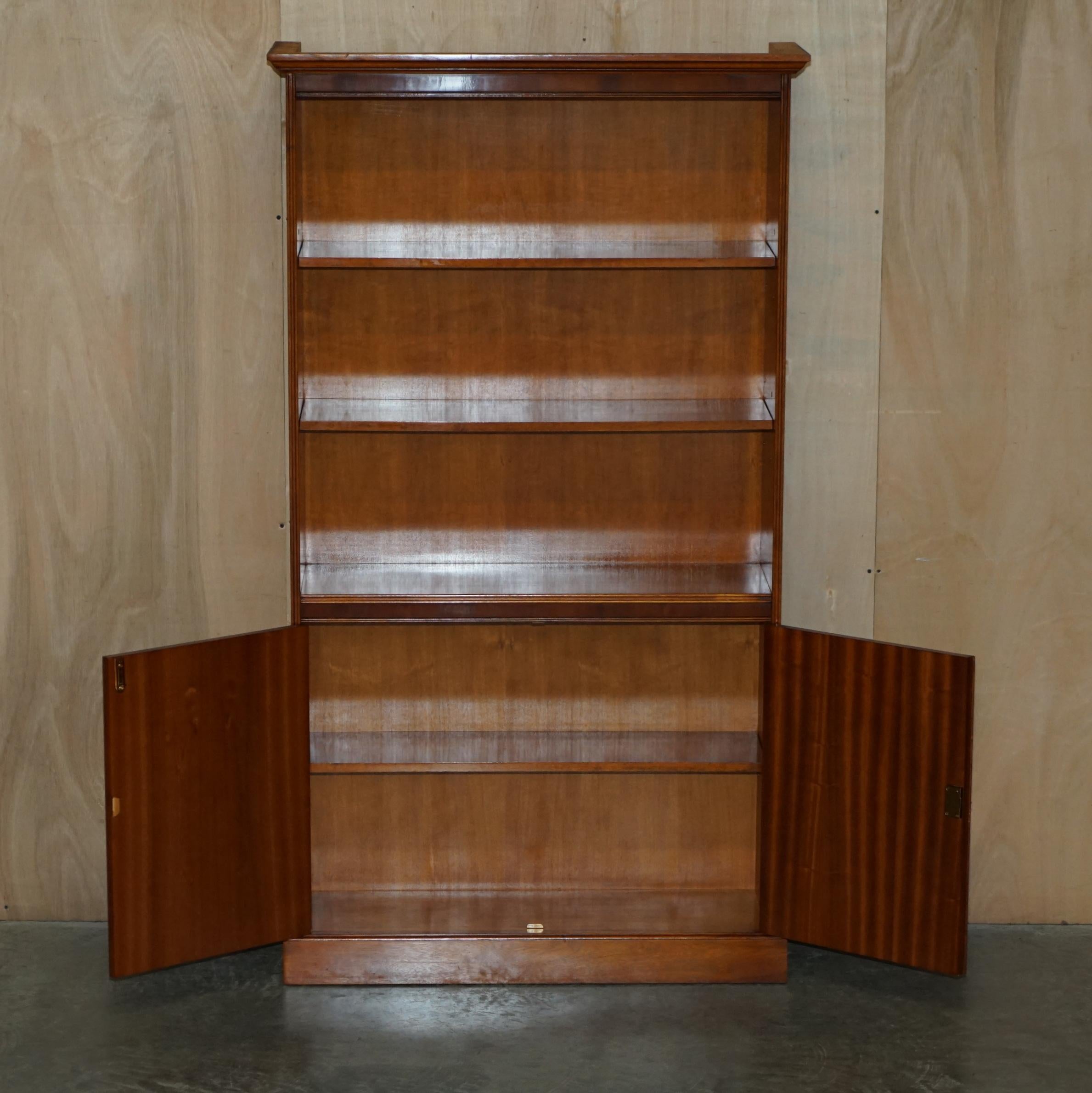 Lovely Bradley Furniture England Yew Wood Open Library Bookcase Cupboard Base For Sale 11