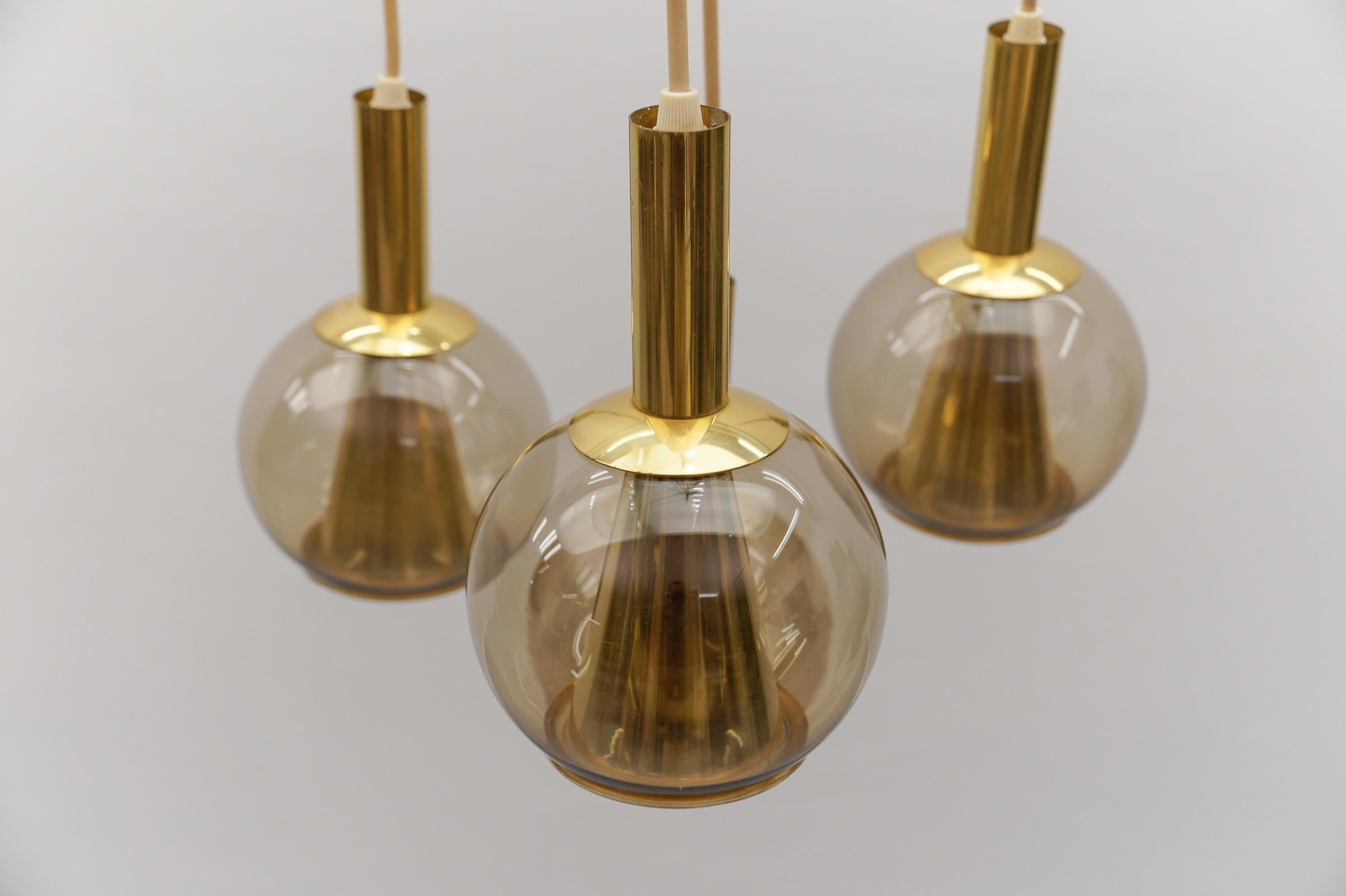 Lovely Brass and Smoked Glass Mid-Century Modern Cascading Lamp, 1960s Germany For Sale 7