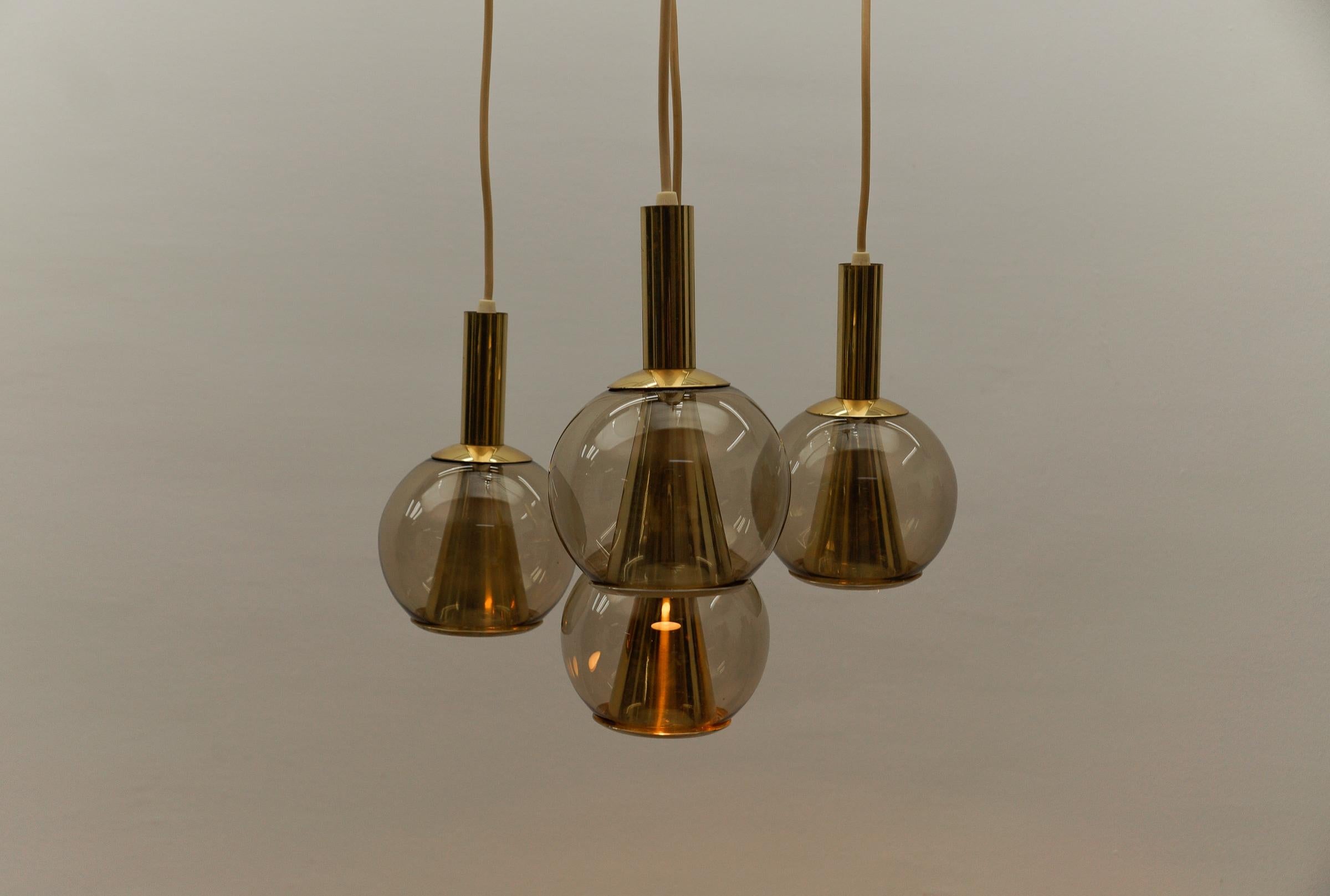 Lovely Brass and Smoked Glass Mid-Century Modern Cascading Lamp, 1960s Germany For Sale 3