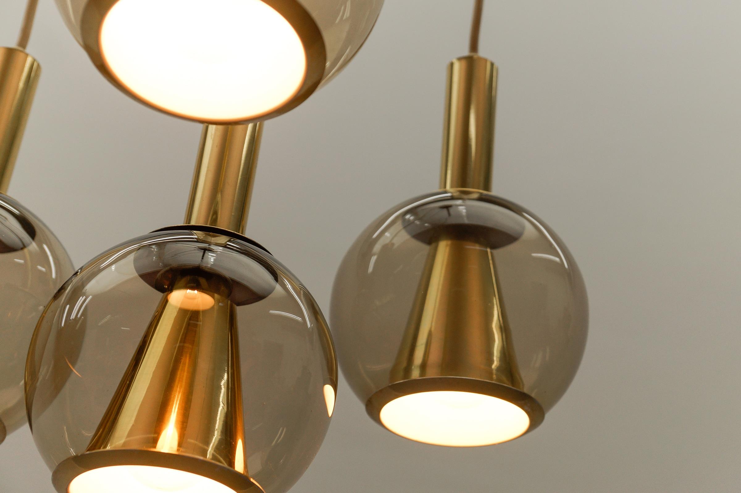 Lovely Brass and Smoked Glass Mid-Century Modern Cascading Lamp, 1960s Germany For Sale 4